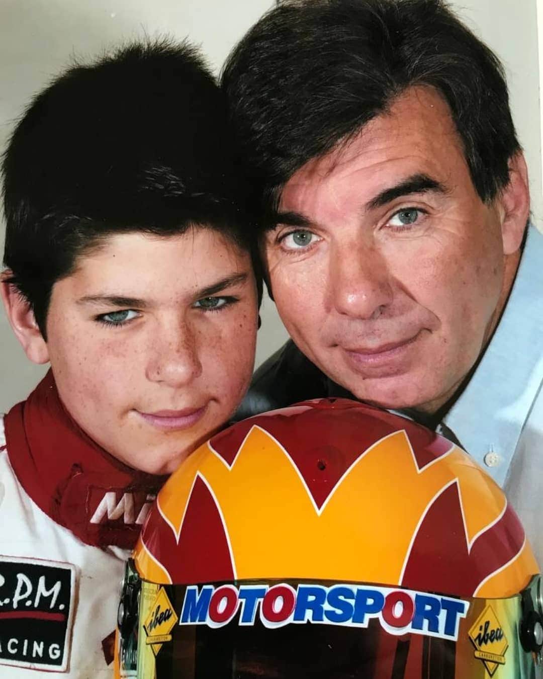 ハイメ・アルグエルスアリのインスタグラム：「Feliz día a todos los padres!!! Espero que haya sido un día menos de cuarentena pero un día mas que no haya pasado por alto y que podamos destinarlo a conocernos mejor, a dar valor a lo que somos, a la libertad que disponemos y que podamos volver más unidos y con más humanidad! Gracias Papá por haberme enseñado el camino y haberme entregado confianza, amor propio y mucha épica... 🌹❤️TBC @alguersuari_sr」