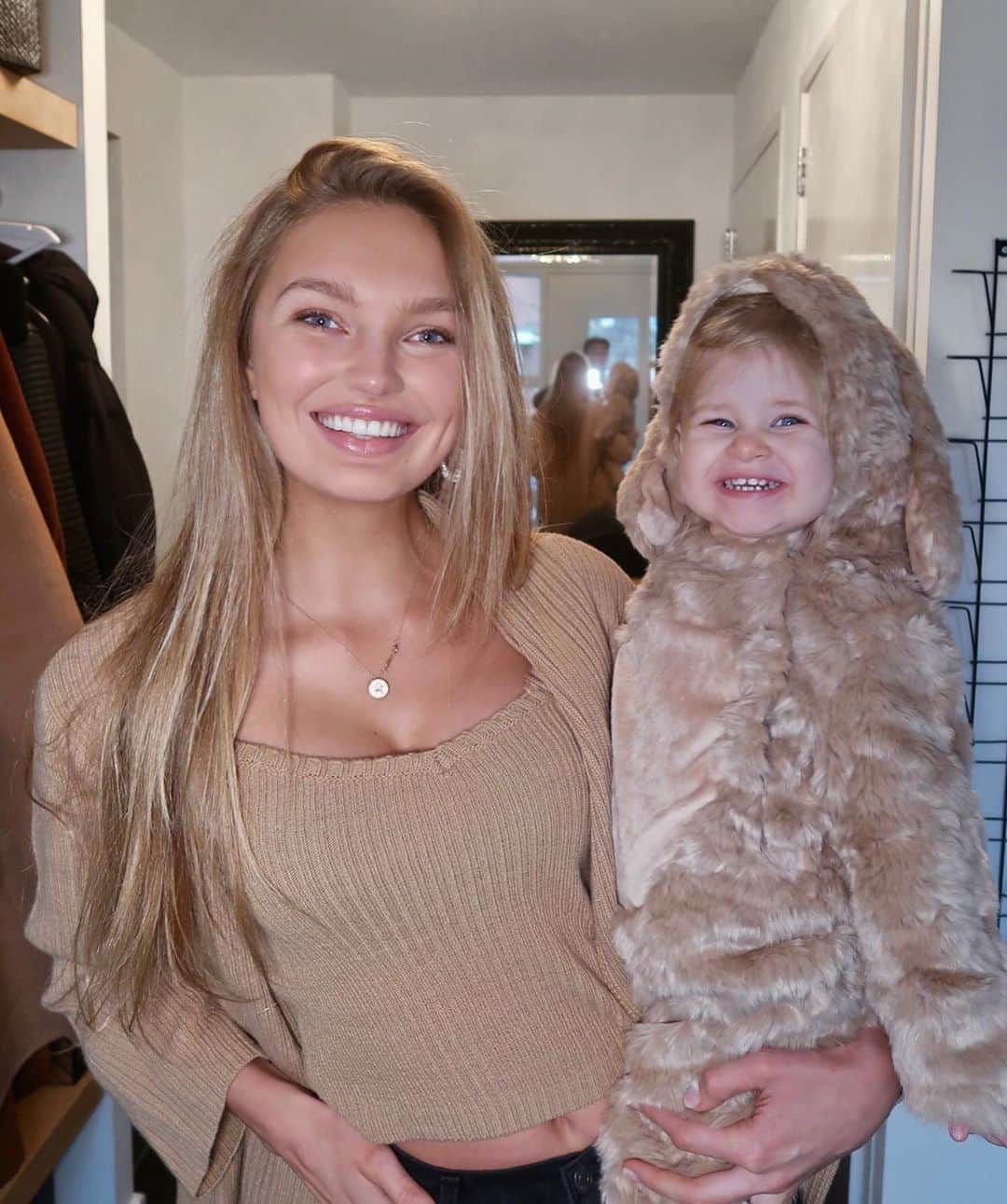 ロミー・ストリドのインスタグラム：「Can’t wait to see this little one with the cutest smile 🐻」