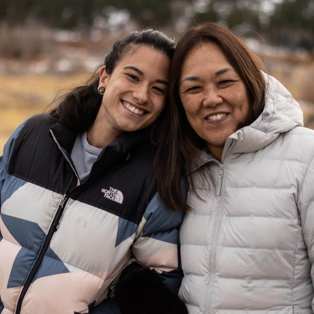 ニーナ・ウィリアムズさんのインスタグラム写真 - (ニーナ・ウィリアムズInstagram)「Momma 💜 Her and my stepdad have been on a cross-country road trip for the last few months. They stopped by CO earlier this week to visit. Seeing them filled my heart with joy, but also great worry with the virus spreading throughout Colorado. Times like these tend to intensify every moment... what I love, I love so clearly. And what I fear, I fear so deeply. . I’ll be honest here. Productivity and home workouts and ‘getting things done’ is not making up the bulk of my day. I’m waking up with headaches after a poor night’s sleep. It’s hard to concentrate on books and shows. Schoolwork is a good distraction but difficult to do well. I’m stress-eating. I’m scared and I’m coping, because I’m human. I’m allowed to feel this way in this moment. And so are you. . I came across a great post from @caring.is.radical via @clementinemorrigan  the other day, and just want to echo similar sentiments. Whatever you are feeling, or doing, or NOT doing, is okay. Take advantage of when you’re feeling productive, but also curl up and hide when you need to. We’re all feeling it. You’re not alone. You do you - because you are enough. 💛💜💛 @james_lucas 📸 #love」3月20日 3時35分 - sheneenagins