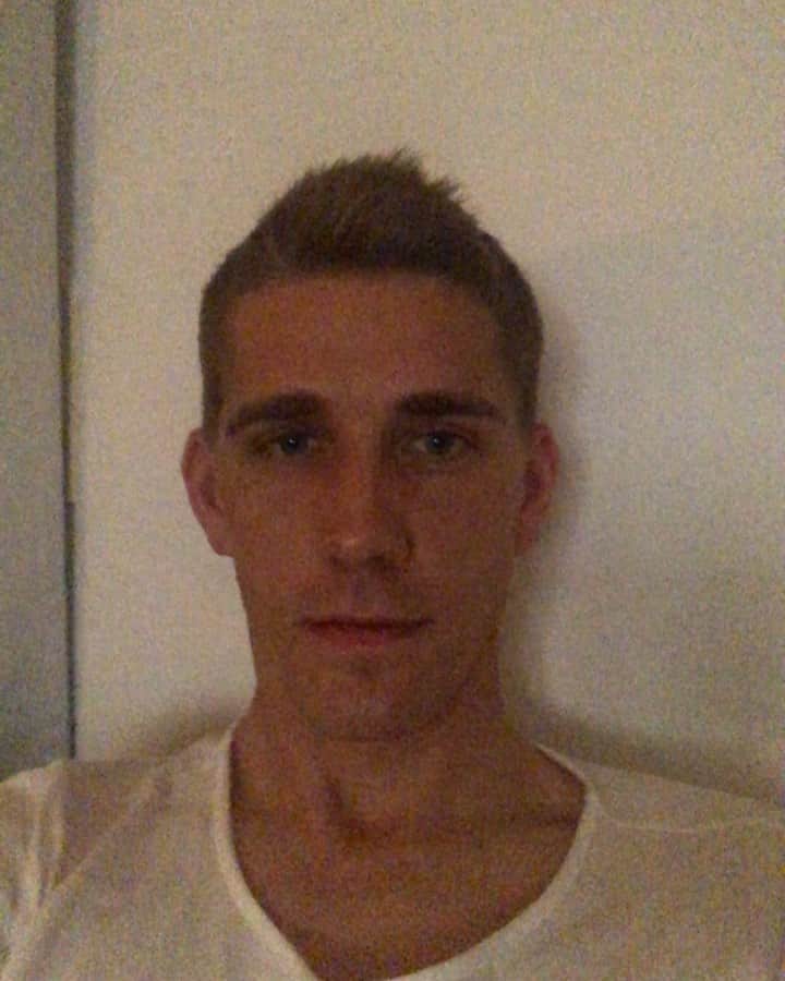 ニルス・ペテルセンのインスタグラム：「#Corona #StayAtHome #BleibtGesund #BleibtZuhause #SCFreiburg #Homeoffice #SCF #Bundesliga #NP18」