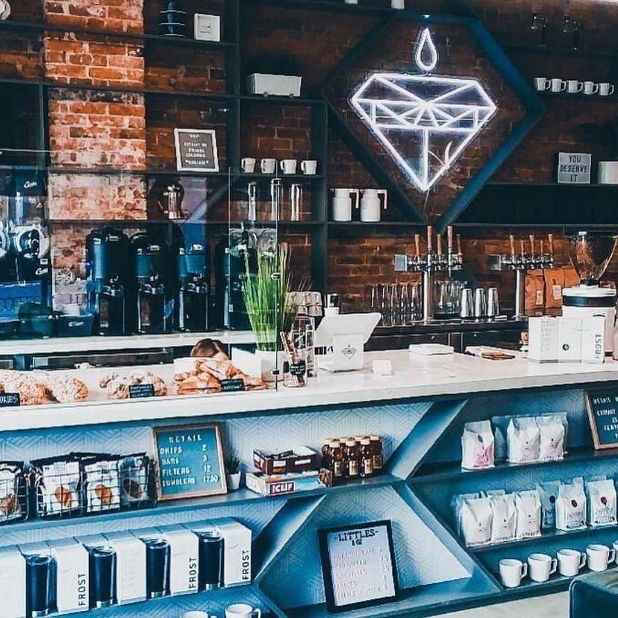 セス・ロリンズのインスタグラム：「A couple years back I started looking to put a coffee shop in my hometown of Davenport, IA. I’ll admit, the motivation was purely selfish...I wanted amazing coffee when I was home off the road.  _____ Then one winter afternoon I was directed into the @392caffe pop-up and everything began to change. Shortly thereafter, I had a formal meeting with Jay and Jenna Sanders and I knew something big was brewing (had to). _____ The success of @392dport has been overwhelming, but the most surprising element of that success has been the shop’s impact on our community.  ____ Community has been what’s made this coffee shop so special over the past year and I can’t thank you all enough for your support.  _____ YOU are the staff. YOU are the customers. YOU are the tweeters, the texters, the grammers, the likers, the sharers. YOU have built this community around a shared love of coffee and humanity. And that’s as beautiful as it gets. Thank you, from the bottom of my heart.  _____ During this indefinite quarantine, @392dport is open for TO GO and DELIVERY ONLY (as of this post). Small businesses are the lifeblood of thriving communities. Stay safe out there and help us keep on serving you. And most importantly, #drinkbettercoffee」