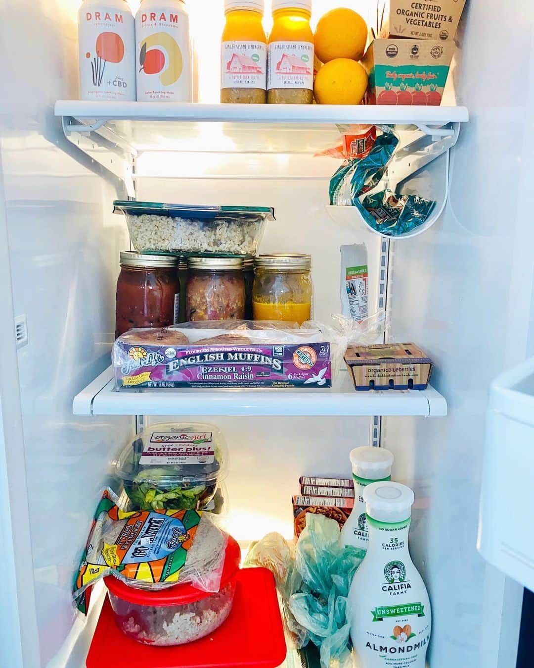 ジャレッド・レトさんのインスタグラム写真 - (ジャレッド・レトInstagram)「Fridge #shelfie. I showed you mine now show me yours @theellenshow @lewishamilton @zedd. P.S. swipe for my guilty pleasure 👀」3月20日 4時36分 - jaredleto