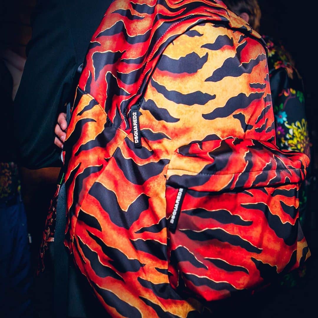 ディースクエアードさんのインスタグラム写真 - (ディースクエアードInstagram)「#D2SS20: maxi backpack. More tiger print accessories now at Dsquared2.com  #dsquared2」3月20日 4時40分 - dsquared2