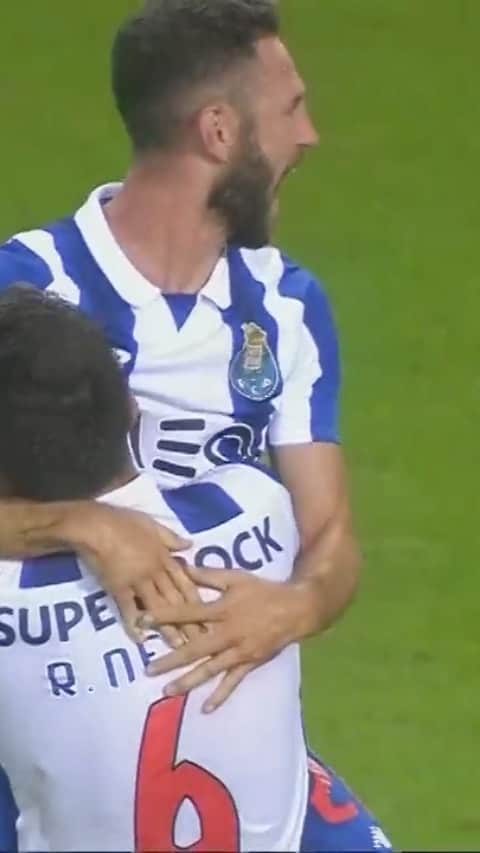 ミゲル・ラジュンのインスタグラム：「Gracias a el fan que me ha enviado este video. Dicen que recordar también es vivir. #football #futbol #fcporto #ML #soccer」