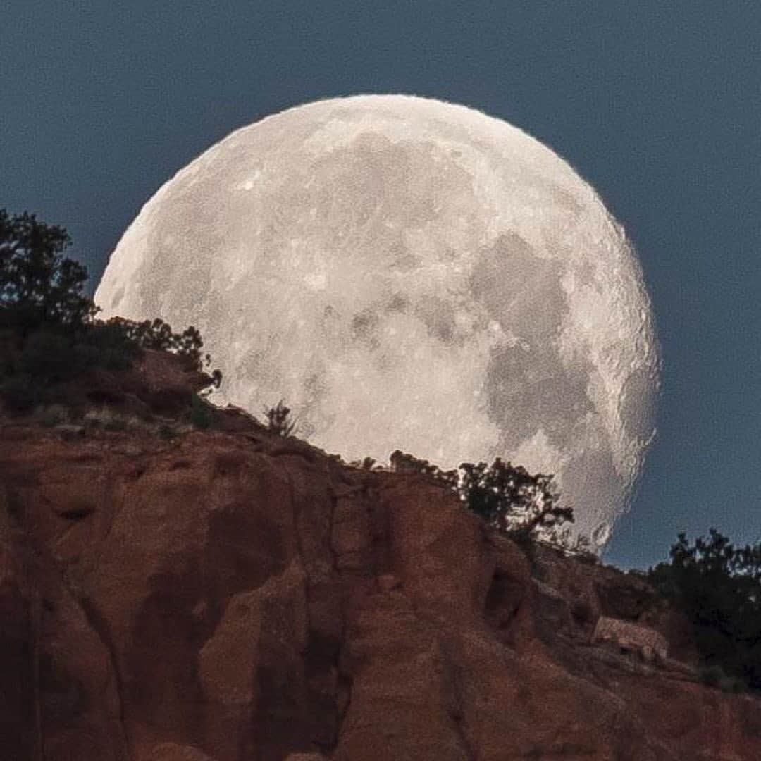 Ricoh Imagingのインスタグラム：「Posted @withregram • @frankleeruggles Moonrise over Moab, as seen from the KOA campground. 2018  @utah_lifestyle  @utahillustrated @utahgram @ricohusa  #utah #utahphotographer #visitutah #utahphotography #utahisrad #instaphoto #landscapephotography #nationalparkgeek  @nationalparkservice  #exploremore #picoftheday #photooftheday. #istagood #nofilter #igers  #arches @nationalparktrust @usinterior #earth_shotz #moonrise #NPGeekAmbassador #optoutside #nationalparkgeek  @natgeo #bpmag  #outdoorphotomag #nationalparks  #national_park_phototography #moabutah #moab #pentax645ambassador」