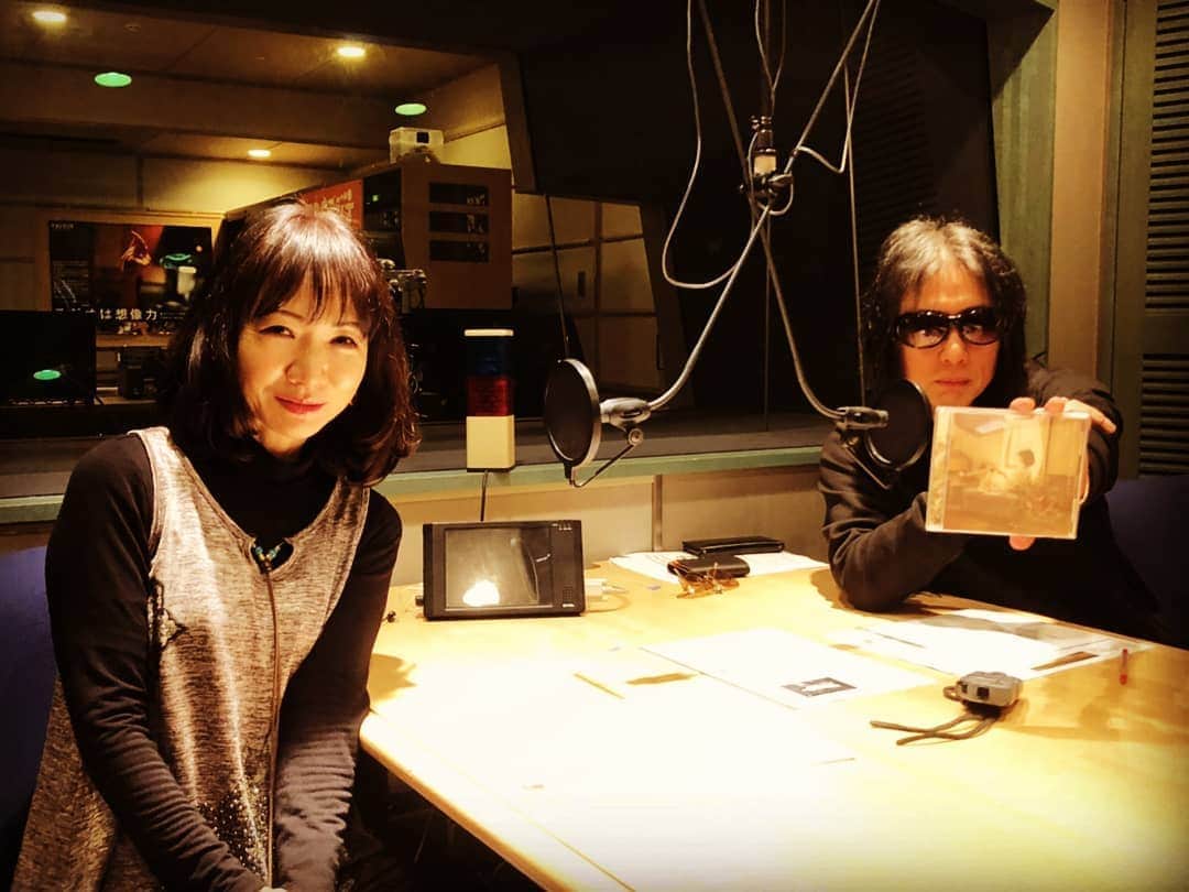 恩田快人のインスタグラム：「TBSラジオ 池田めぐみの Fine ! ! 恩田快人 ETERNAL MUSIC #155  今週は､シンガーソングライターの平松愛理さんをお迎えして､  共に神戸出身で､高校生時にコンテストやイベントでガチライブ！  当時のバンド｢ワイプアウト｣観てました！  2019/8/28 祝デビュー30周年ニューシングル｢部屋とYシャツと私～あれから～｣リリース！  5/4 渋谷 Living room cafe でライブ！  曲は､ ｢部屋とYシャツと私～あれから～｣ / 平松愛理  のお話しです！」