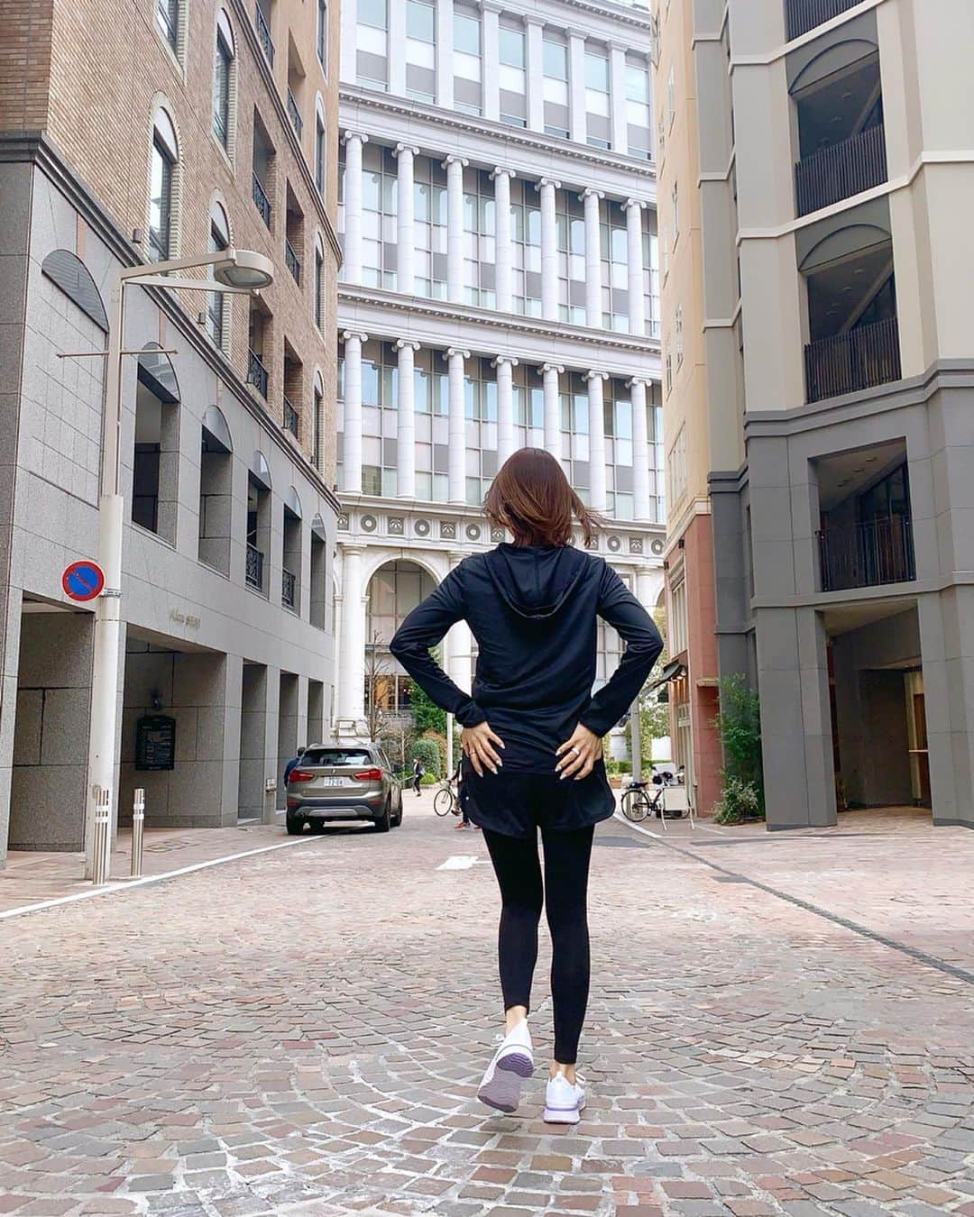 宮田綾子さんのインスタグラム写真 - (宮田綾子Instagram)「ハイヒールLOVERS Ayako⁑  GU ACTIVEのスポーツウェア新登場👟 @gu_for_all_  上下ブラックのWUVカットフルジップパーカとカットソーショートパンツ、インナーにはカラフルなオレンジを差し色に🧡 シンプルだからタウンユースでもいけるよね 驚きなのはアクティブイージーニットスニーカー👟めちゃくちゃ軽いの！履いてないみたい、笑  GUなら低価格で色々揃えられるよ、アイテムも豊富だからチェックしてみてね♪ あ、こう見えて体育ずっと5、笑  #gu_for_all #GUstyle #gupr #GUACTIVE #UVカットフルジップパーカ #メッシュクルーネックT #カットソーショートパンツ #アクティブイージーニットスニーカー #宮田綾子 #ランニング #ランニングウェア #タウンユース #UVカット #トレーニング女子 #トレーニングウェア #GUコーデ #guコーデ部 #プチプラコーデ #ジーユー #ジーユーコーデ #大人gu部 #ジユジョ #上下gu #ママコーデ #シンプルコーデ #スポーツウェア #スポーツウェア #sportswear #sporty #sportstyle」3月20日 7時06分 - ayako__miyata