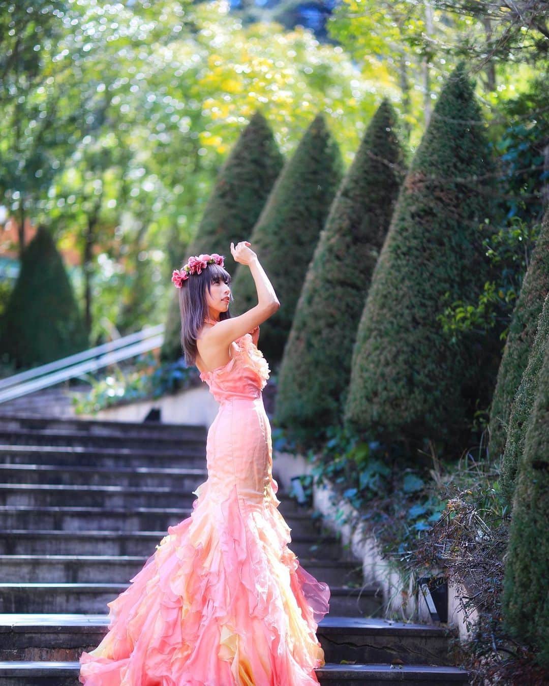 舘林佳史のインスタグラム：「大人気の伊豆一周🏖﻿ お姫様👸ファンタジー🧚‍♀️フォト✨﻿ モデルは夢乃みるむちゃん🥰﻿ ﻿ 伊豆ドラマティック撮影ツアーに興味がある方はDM頂ければ詳細送らせて頂きます☺️🌸﻿ ﻿ @miru36_portrait ﻿ ﻿ ﻿ みるみるの個撮受け付け中です🥰❣️ ﻿ ﻿ ༝༚┈❁┈༚༝༝༚┈❁┈༚༝༝༚┈❁┈༚༝༝༚┈❁┈﻿ ﻿ ◉ロケーション野外個人撮影について﻿ ◉全国の登録頂いているモデルさんと希望のスケジュールを合わせながら好きな日程や時間で個撮が楽しめます。﻿ モデルさんとゆっくり会話を楽しみながら緊張をほぐしてから表情を引き出して撮影して頂きたいと考えていますので基本の個撮時間を基本3時間15000円﻿ (1時間5000円)﻿ と大変リーズナブルな金額に設定させて頂きました。﻿ ﻿ ーーーーーーーーーーーーーーーーーー﻿ ◆撮影料金﻿ 個撮:1時間5000円﻿ 基本3時間より受付中！﻿ ⚫︎15000円(休憩時間移動込み)﻿ オプション﻿ ⚫︎水着：5000円﻿ ⚫︎下着:8000円﻿ ﻿ ⚫︎2名以上参加 1人につきプラス10000円﻿ ﻿ ーーーーーーーーーーーーーーーーーー﻿ こんな悩みをお持ちのカメラマンに﻿ おススメです✨﻿ ーーーーーーーーーーーーーーーーーー﻿ ✅ポートレート撮影をやってみたいけどモデルモデルが見つからない。﻿ ✅モデルと一対一でポートレート撮影したい。﻿ ✅撮影会だと撮りたい構図の写真が撮れない。﻿ ✅モデル2人でツイン撮影したい。﻿ ✅友達のカメラマンと一緒にモデルを撮りたい。﻿ ✅モデルとメイクさんを呼んで作品作りをしたい。﻿ ✅スタジオで個撮したい。﻿ ✅海や山で撮影したい。﻿ ✅水着撮影したい。﻿ ✅仕事帰りに撮影したい。﻿ ✅夜景やネオンで撮りたい。﻿ ✅フォトコンにチャレンジしたい。﻿ ✅美容院スタイリストの作品作りコンテストモデル探しや撮影をしたい。カメラマンも探している。﻿ ✅プロのフォトグラファーを 目指している。﻿ ✅プロのカメラマンと同行してもらって勉強したい。﻿ ✅自分の都合の良い日や時間に合わせて撮影がしたい。﻿ ーーーーーーーーーーーーーーーーーー﻿ 個人撮影の依頼お問い合わせは以下の内容を記入しLINE  ID510661(舘林)﻿ かDM下さい📩﻿ ーーーーーーーーーーーーーーーーーー﻿ 件名《個撮モデル依頼》﻿ ⚫︎氏名:﻿ ⚫︎年齢:﻿ ⚫︎お住まい:﻿ ⚫︎連絡先:﻿ ⚫︎LINE ID:﻿ ⚫︎カメラ歴: 年﻿ ⚫︎希望モデル名:﻿ ⚫︎希望日:﻿ ⚫︎希望時間:﻿ ⚫︎希望集合場所:  駅や施設名﻿ ⚫︎希望撮影地: 湘南  鎌倉 横浜 ○○公園 等﻿ ⚫︎移動手段: 徒歩  車﻿ ⚫︎希望衣装: ドレス・ロングスカート・ミニスカート・ワンピース・普段着・カジュアル・ショーパン・お任せ・着物・水着その他﻿ ⚫︎衣装(モデルさんに持って来て欲しい・自分で用意したい)﻿ ﻿ ーーーーーーーーーーーーーーーーーー﻿ #お花畑﻿ #花畑﻿ #ゆめかわ﻿ #夢かわいい﻿ #作品作り﻿ #ポートレートモデル﻿ #モデル﻿ #ポトレモデル﻿ #撮影会﻿ #撮影会モデル﻿ #撮影会イベント ﻿ #写真集﻿ #グラビアモデル﻿ #モデルデビュー﻿ #モデル募集﻿ #美人すぎる﻿ #撮影依頼﻿ #被写体モデル ﻿ #カメラが好き ﻿ #インスタ映え﻿ #ストロビスト﻿ #シューティング﻿ #撮影依頼募集中﻿ #ポートレート撮影﻿ #セクシーショット﻿ #ポートレートモデル募集 ﻿ #ファインダー越しの私の世界﻿ #ドラマティックストーリーフォト﻿ #AilinQ」