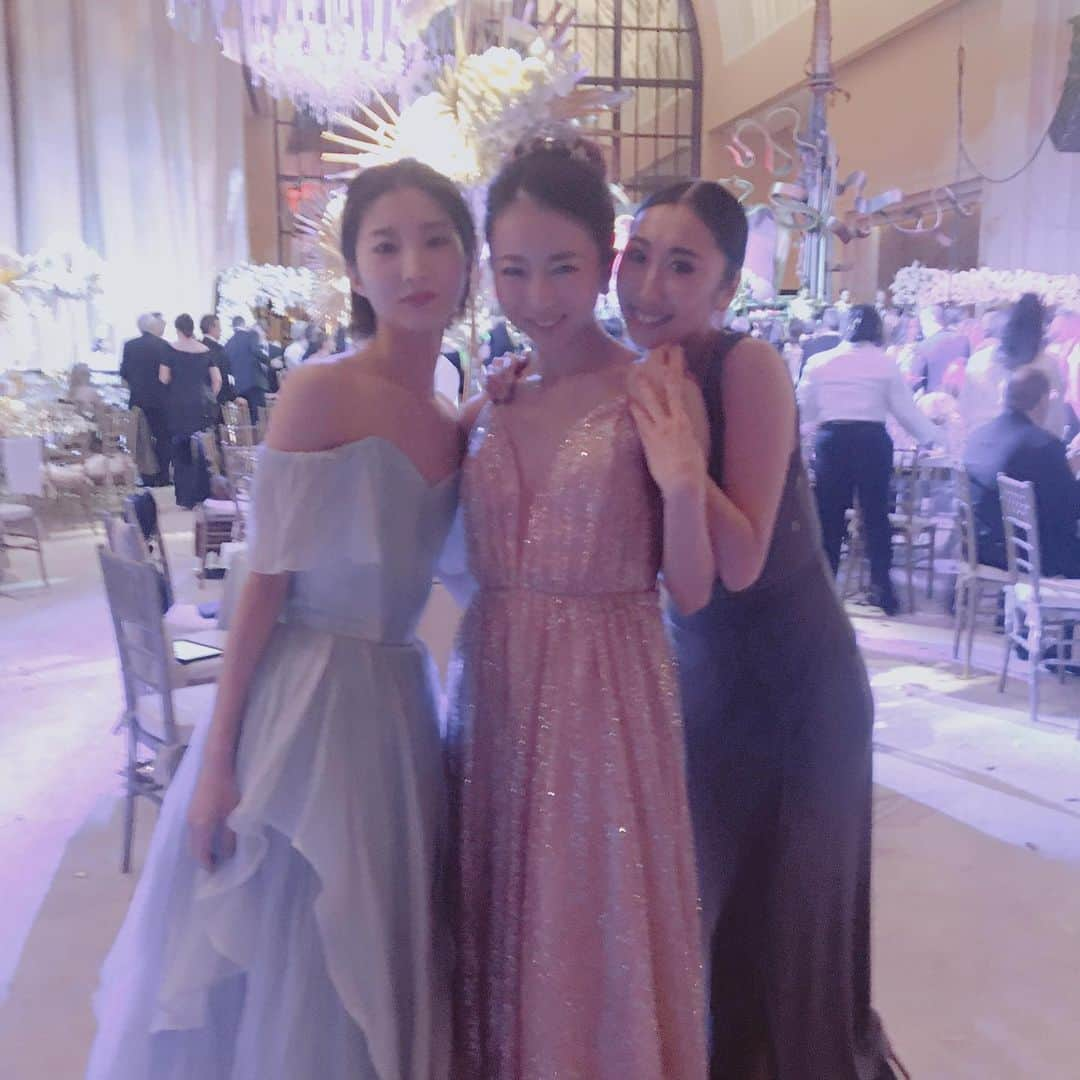 加治屋百合子さんのインスタグラム写真 - (加治屋百合子Instagram)「#tbt From Ballet Ball a month ago⭐️ Lots of glitters and sparkles to celebrate #houstonballet 50th season. I tried dress like Princess Aurora👸🏻 Yes, all my friends a very good looking💕  1ヶ月前のヒューストンバレエ50周年イベントより⭐️ 私のまわりは美男美女ばかり💕　(眠れる森の美女を踊る直前だったのでオーロラ姫をイメージしてみました👸🏻) #ballerina #dancers #party #glitter #sparkle #dress #beautiful #friends #可愛い後輩 #バレリーナ」3月20日 7時28分 - yuriko_kajiya