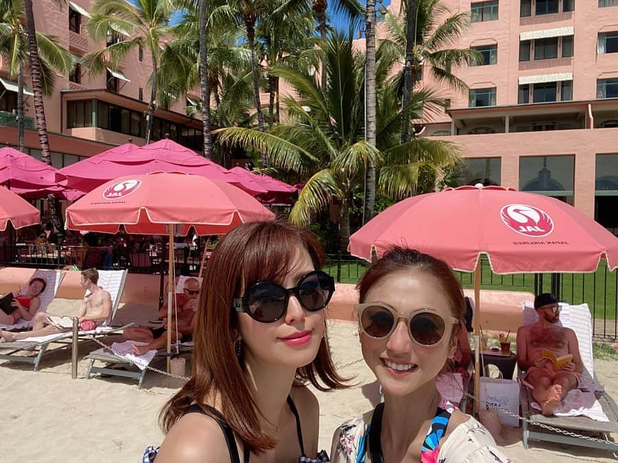 中川愛海さんのインスタグラム写真 - (中川愛海Instagram)「Hawaii🌺 ゆみちゃんともプール入って…初ハワイを観光！ やっぱり最初はロイヤルハワイアンへ❣️ ゆみちゃんと撮影たくさんしてビーチ歩いてランチへ🌺 ランチもゆみちゃんが行きたい場所へアテンドしました❤️ @ami_nakagawa_amyuran  @ami_nakagawa_  @yumi_pinchel  #中川愛海 #一日一回カンパイ #ロイヤルハワイアンホテル @royal_hawaiian」3月20日 7時50分 - ami_nakagawa_