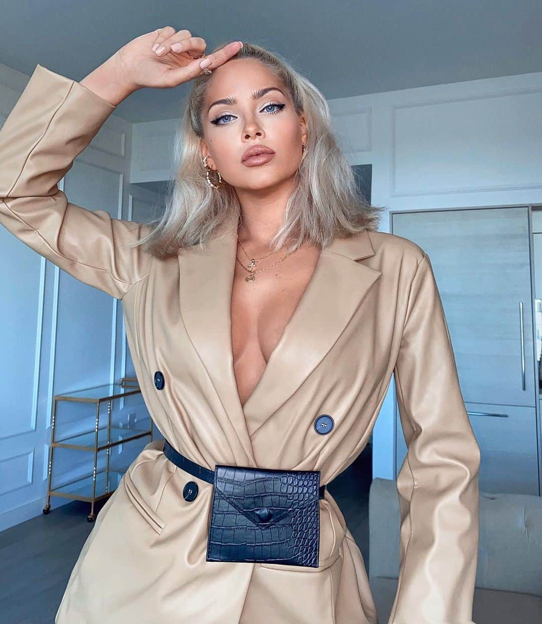 Olivia Piersonさんのインスタグラム写真 - (Olivia PiersonInstagram)「🕵️‍♀️ @fashionnova fashionnovapartner  I hope everyone is social distancing! Stay safe 💪🏻🤍」3月20日 8時00分 - oliviapierson