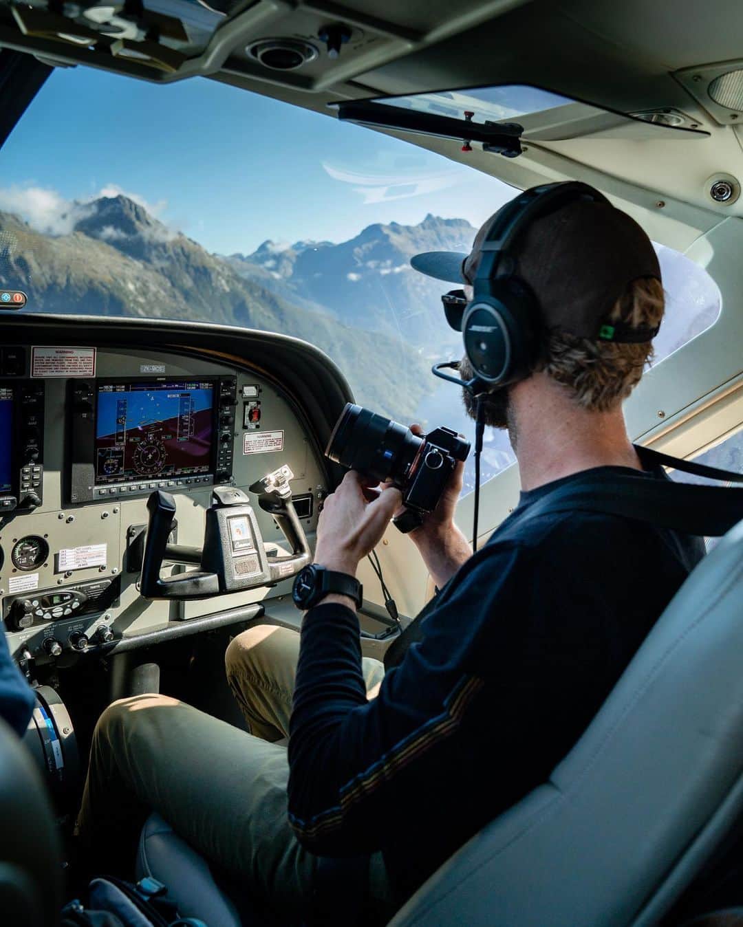 Travis Burkeさんのインスタグラム写真 - (Travis BurkeInstagram)「Last week’s incredible views from the sky and sea of Fiordland National Park in New Zealand! We took a scenic flight from Queenstown then jumped on a cruise through Milford Sound.  Fun fact: It’s not actually a sound at all—the fiords were carved out of the mountains by glacial activity 20,000 years ago. This was definitely one of the coolest ways to fully experience the magnitude of this place!  Huge thanks to @pilotdownunder for showing us the best views and @milfordsoundscenicflights and @mitrepeakcruises for making this possible 🙏🏼🙌🏼. Feeling grateful to be surrounded by such beauty during these crazy times!  #newzealand #fiordland #worldsbestscenicflight #mymilfordsoundadventures」3月20日 8時12分 - travisburkephotography