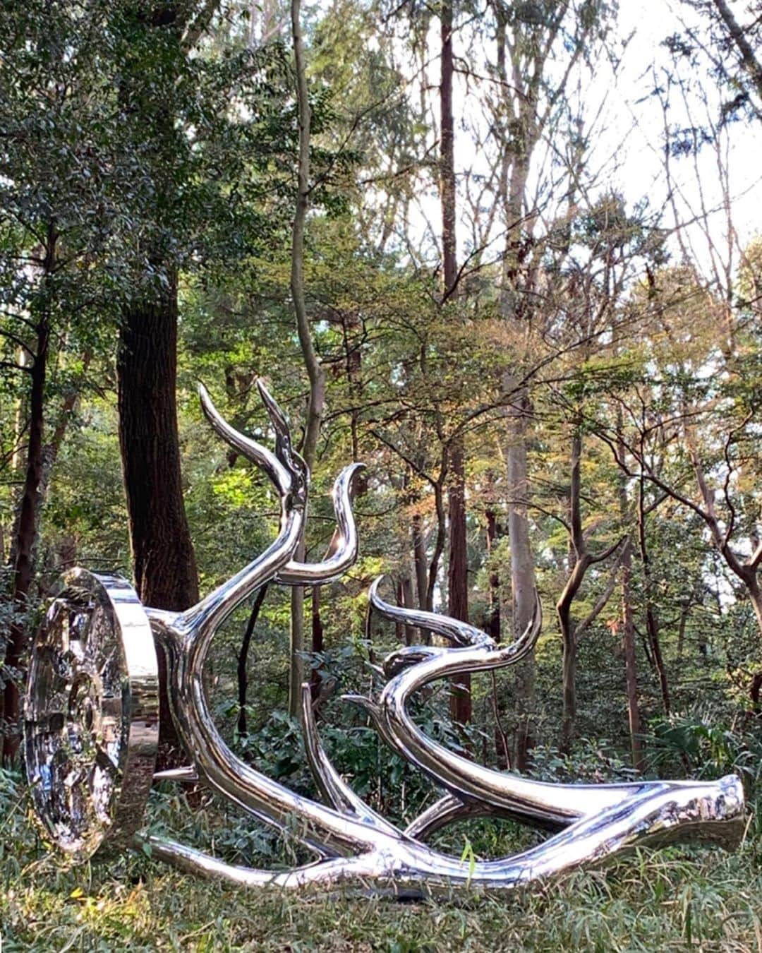 松山智一さんのインスタグラム写真 - (松山智一Instagram)「New sculpture unveiled at Meiji Shrine #publicArt #Deer#wheel#devine  2020年で創建100周年を迎える明治神宮。明治神宮の杜に初めて現代美術彫刻が設置される。2020年度末まで。#明治神宮鎮座百年　#神宮の杜芸術祝祭」3月20日 8時21分 - tomokazumatsuyama