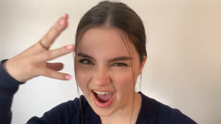 ランドリー・ベンダーのインスタグラム：「Self taping in quarantine is causing me to make some very interesting choices that’s for sure」