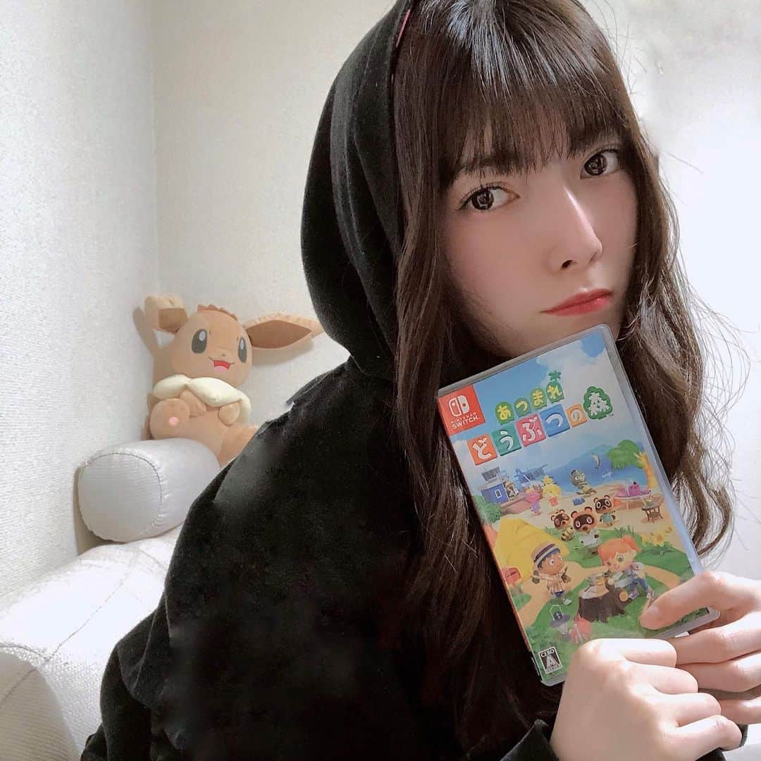日下部美愛のインスタグラム：「まちにまったどう森！！！ 友達の皆さん、通信しましょう . . #あつ森 #どうぶつの森 #switch #photo #japan #model #me #hair #fashion #makeup #selfie #followme #instagood #camera #instadaily #dailylook #selfie #한국 #맞팔 #사진 #데일리 #데일리룩 #인스타사진 #인스타그램 #일본인 #패션 #패션스타그램」