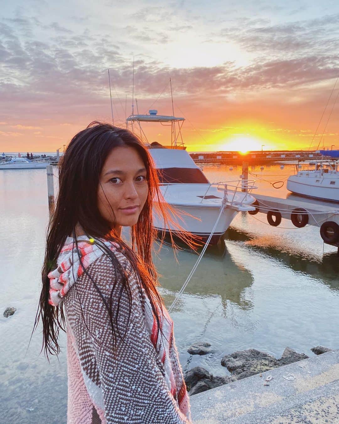 Tamikoのインスタグラム：「the sun will set and she will rise 🌞🧡 here for you via dm if you need a friend x」