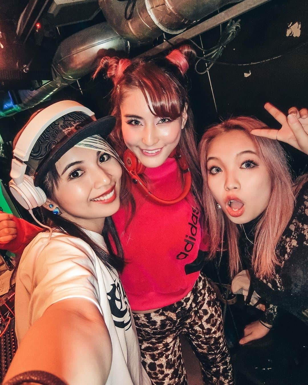 DJ Cellyさんのインスタグラム写真 - (DJ CellyInstagram)「今日明日Coyote ugly 21:30〜DJしてます👢. . 三連休✌🏻♥️♥️是非遊びに来てね！ . #coyoteugly #coyoteuglysaloon #roppongi #tokyo #djlife #music #dj #djing #djbooth #djstyle #djingismylife #djinglife #happy #love #drink #drunk #girl  #bar #rock #六本木 #コヨーテアグリー #コヨーテアグリー六本木 #コヨーテアグリーサルーン #バー」3月20日 18時36分 - celly_cecilia