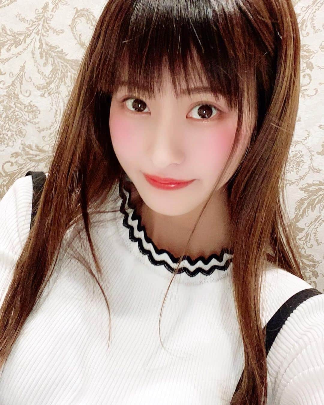 のインスタグラム：「・ ・ @zero_beauty.info さんで ホワイトニング&LEDフェイシャル していただきました😎✨ ・ ・ どちらも一回だけで 私はすごく効果を実感できたので 今日は最高にしあわせです💗 ・ ・ ・ #池袋#美容#女子力#美意識#エステ#クリニック#ホワイトニング#LEDフェイシャル#フェイシャル#効果#実感#感動#紹介#pr#おすすめ#自撮#久しぶり#メイク#ナチュラルメイク#休日」