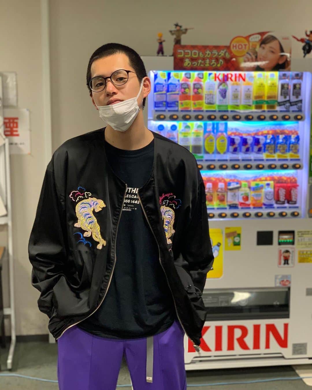 池田真一のインスタグラム：「2人がいらんくなったら欲しいと言ってきた。 きんちゃんすまん🙏 完全にジョーや😆 似合いすぎや！ でも、ラテも重本もギャンゴリもt@tsuも安土も黙ってないな！ でも、完全にジョーやな！」