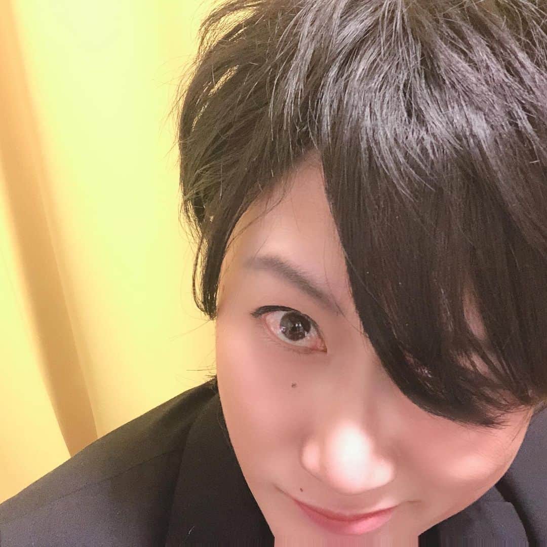 イーちゃんのインスタグラム：「‪言われたのをやりつづけるものまね 佐藤健さん なんとなーくこの角度だけ #佐藤健 #恋はつづくよどこまでも  #ものまね #ものまねメイク」