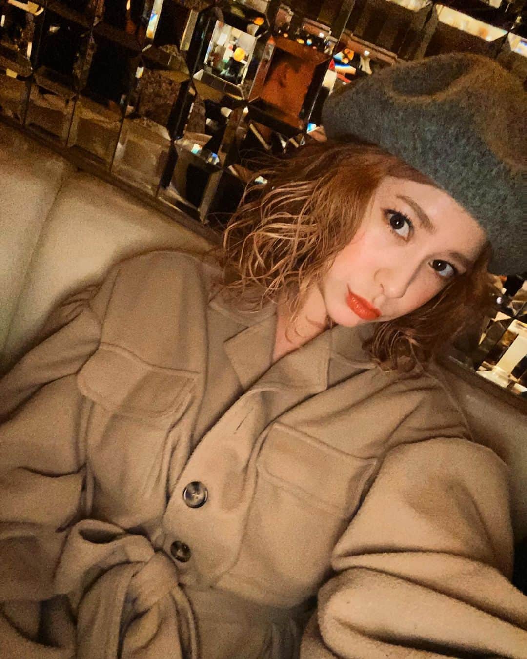 のインスタグラム：「年に数回行く @wolfgangssteakhousejapan ‼️‼️ 今回は特別大きなロブスターを頂きました🦞🦞🦞 ひたすらシャンパンとロブスター🤤💕味噌うんまかった🤤デザートも美味しくて大満足でした😋💕 いつも満員ですごいなぁと思う🤔 ちなみに私はお肉はBLTsteak派🥩  @wolfgang_japan @wolfgangssteakhouse  #🥩　#ステーキ　#ステーキハウス　#wolfgangsteakhouse #roppongi #お酒好きな人と繋がりたい  #winelover #winestagram #お酒好き女子  #ootd #steak #steakhouse #steakdinner  #主婦友募集 #旅好きな人と繋がりたい #東京観光 #東京グルメ #グルメ好きな人と繋がりたい #gucci @gucci @zara #zara @dholic_official #dholic #japanesegirl #tokyotrip #ウルフギャング　#roppongi #girl #天パ　#tokyotravel #六本木グルメ #六本木　#酒好きな人と繋がりたい」
