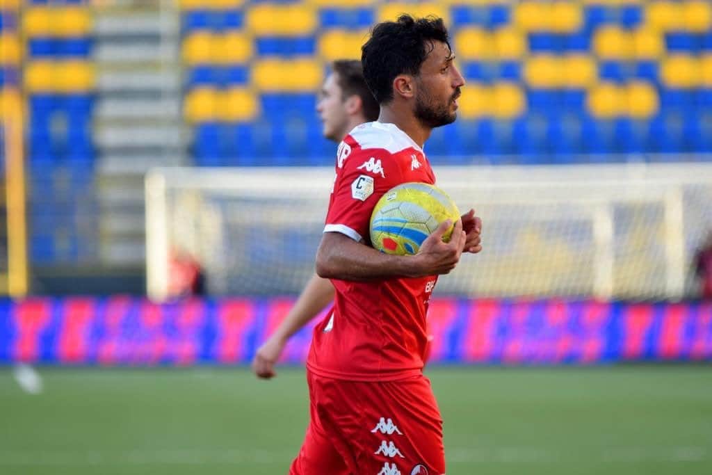 カリム・ラリビのインスタグラム：「Loading 🔋#Bari #sscbari #football #backsoon」