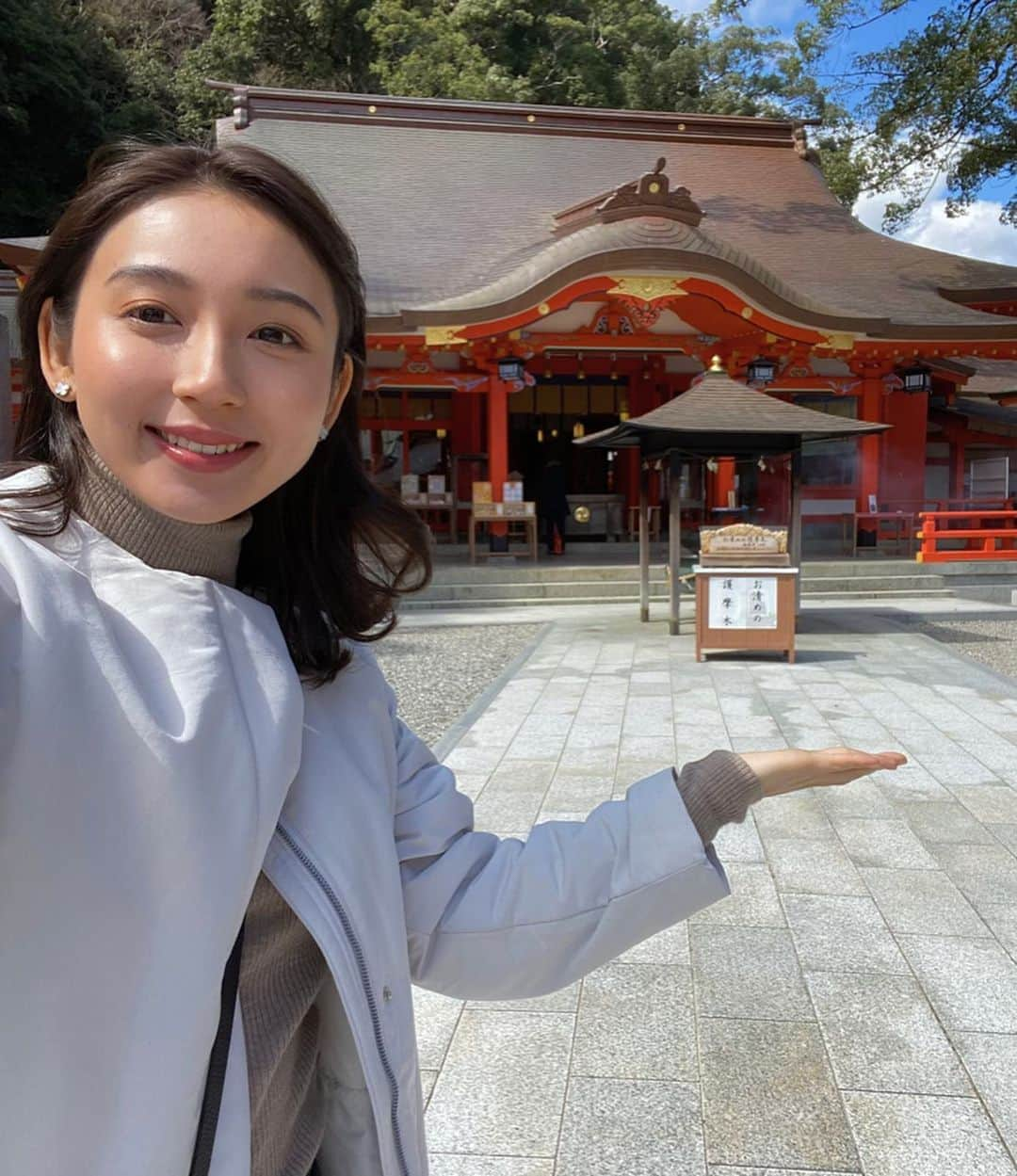 野嶋紗己子さんのインスタグラム写真 - (野嶋紗己子Instagram)「、、、連日の投稿失礼します。﻿ ﻿ 今日、ミント！のナゼトキのコーナーで、笑い飯の哲夫さんと「青岸渡寺」に行ったロケが放送されました🌸☃️🌸 奥が深い。。。﻿ 勉強不足で知らないことだらけですが、もっともっと神社・寺、日本の歴史について学びたいと思えたロケでした。！！﻿ ﻿ 和歌山の那智勝浦ということで、片道3時間半くらいかかりましたが、その価値ある、美しい場所でした☀️﻿ 写真で感動をシェアハピです！！﻿ ﻿﻿ ﻿**************************************** 明日はラジオウォークの中継を担当します。﻿ イベント自体は中止になってしまいましたが、奈良の歴史や魅力をしっかりお伝えできるよう頑張ります。﻿ 是非お聞きくださいませ📻🎶﻿ ﻿ #ミント#mbs#毎日放送#笑い飯#哲夫さん#那智勝浦#那智の滝#青岸渡寺#ラジオウォーク#楽しみです！！﻿#いつも長文すみません💦」3月20日 18時55分 - nojima_sakiko