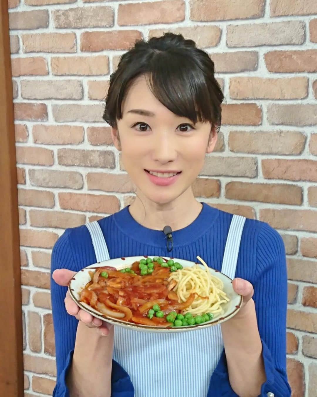 堂真理子さんのインスタグラム写真 - (堂真理子Instagram)「明日の「おかずのクッキング」は、ポークチャップナポリタンをご紹介します😊 ケチャップを使ったソースがよく絡んだ豚肉と、シャキシャキの食感がたまらない玉ねぎの組み合わせは、懐かしい気持ちにさせてくれます。茹でたパスタともよく合いますよ♪テレビ朝日で土曜日あさ4:55〜です✨ 　#おかずのクッキング　#料理　#レシピ　#ポーク　#ポークチャップ　#ナポリタン　#豚肉　#テレビ朝日　#堂真理子　#アナウンサー　#アナウンサー衣装 #afternoontealiving」3月20日 19時27分 - mariko_do