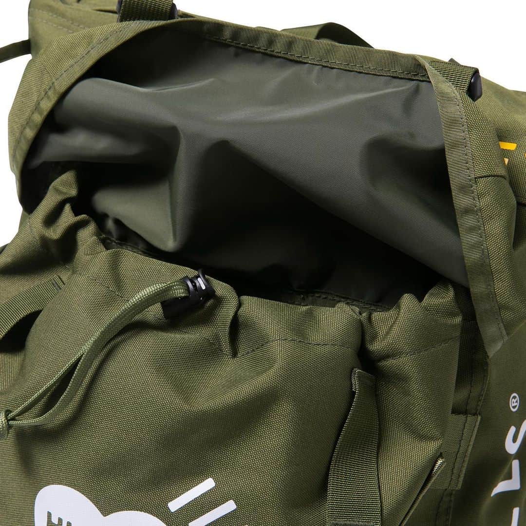 HUMAN MADEさんのインスタグラム写真 - (HUMAN MADEInstagram)「"MILITARY RUCKSACK" now available in store and online. www.humanmade.jp  ミリタリーテイストのリュックサックです。 PCやタブレットが入る内ポケットやベルトで開閉できるアウトポケットを装備するなど、機能と実用性に優れたアイテムです。 Military style backpack, interior pocket for laptops and other electronics.」3月20日 11時02分 - humanmade
