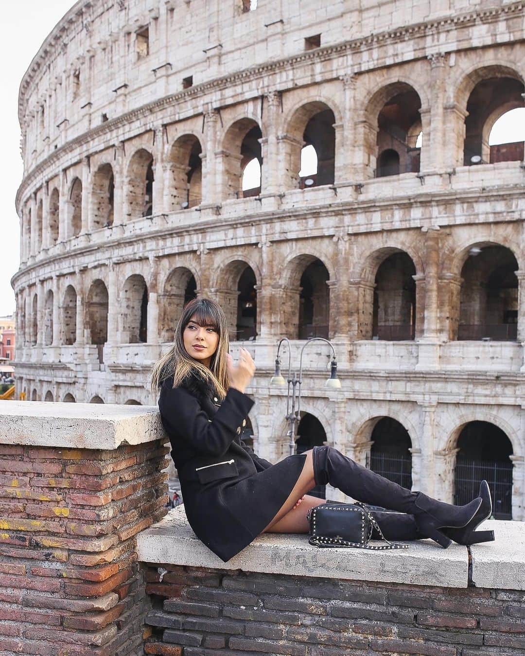 Gabriela Salesのインスタグラム：「#tbt de 2016 da minha primeira e única vez na Itália. País que hoje, com o maior número de vítimas fatais dessa pandemia, sangra com o resto do mundo. Mas vai passar, isso também vai passar 😓😓🙏❤️❤️❤️🌍」
