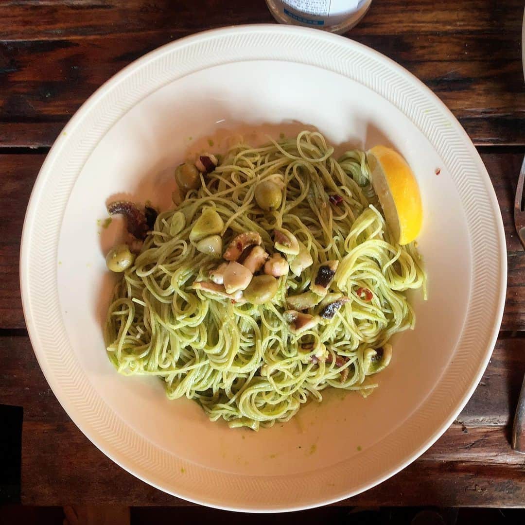 池内万作さんのインスタグラム写真 - (池内万作Instagram)「お昼ごはん。 タコのパスタレモンとパセリ風味。 あー美味しかった〜。 あざーす！ #イケウチ家の食卓 #みちょ食堂」3月20日 11時10分 - mandeshita