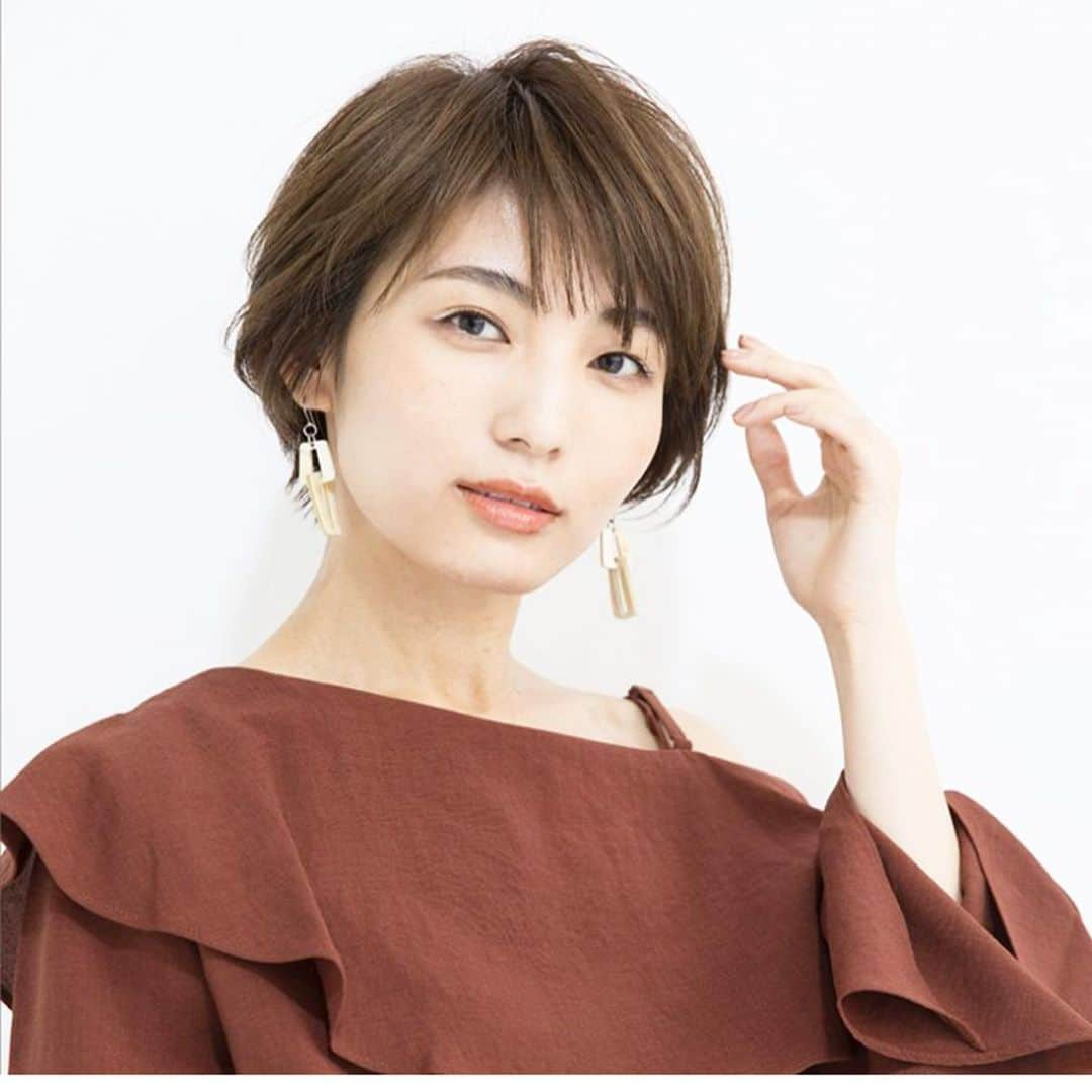 サキさんのインスタグラム写真 - (サキInstagram)「ミルボンさんの春夏カラー剤広告に掲載いただいてます  目元の白アイラインがポイント🌿 ⏩動画あり  #ミルボン」3月20日 11時25分 - saki.h912