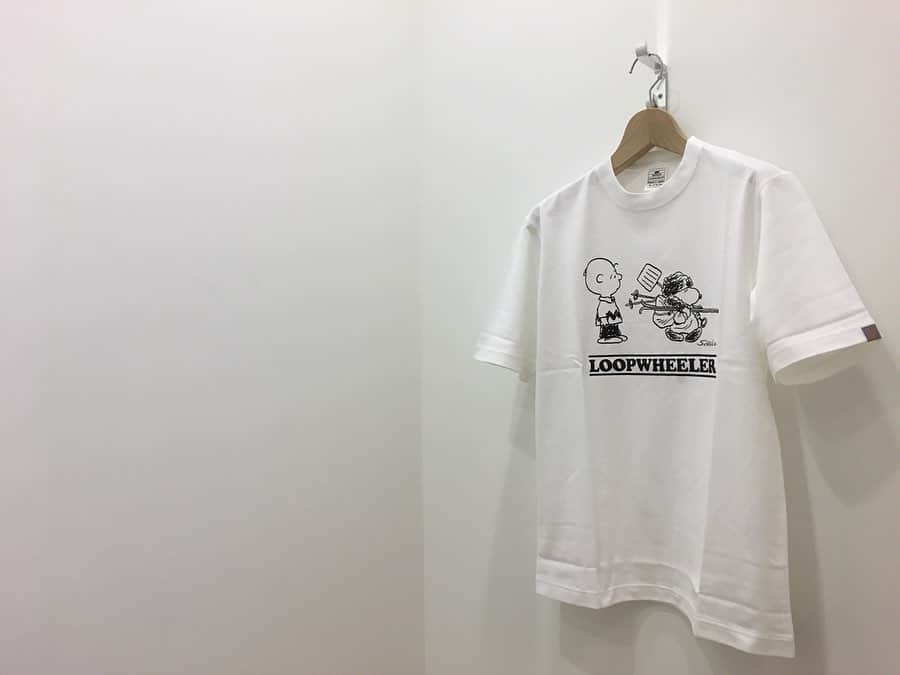 ループウィラーさんのインスタグラム写真 - (ループウィラーInstagram)「「SNOOPY SKI Tee」が入荷いたしました！  本日、SNOOPYのグラフィックが入りましたSNOOPY Tシャツ販売致します。  カラーはホワイト、マリン、ブラックの3カラーです。 サイズはカラーにもよりますが、XS〜XLの5サイズ、販売価格は9,900円(税込)となります。 ※こちらのアイテムは数に限りがございますので、カラー・サイズ問わずおひとり様1点のみとさせていただきます。 . ループウィラー店舗、スタッフ共、出来る限りの新型コロナウイルス対策をしながらの営業をさせていただいております。 皆さまもご無理のない範囲でお付き合いいただければと思いますのでどうぞよろしくお願いいたします。 本日 11:00-19:30でお待ちしております💁🏻‍♂️ . #ループウィラー #吊り編み #スウェット #定番 #日本製 #ループウィラー大阪 #lw大阪 #和歌山 #大阪 #南船場 #時尚 #옷스타그램 #오사카  #loopwheeler #tsuriami #sweat #sweatshirts#madeinjapan #lwosaka #japan #wakayama#osaka #minamisenba #wear #fashion」3月20日 11時41分 - loopwheelerosaka