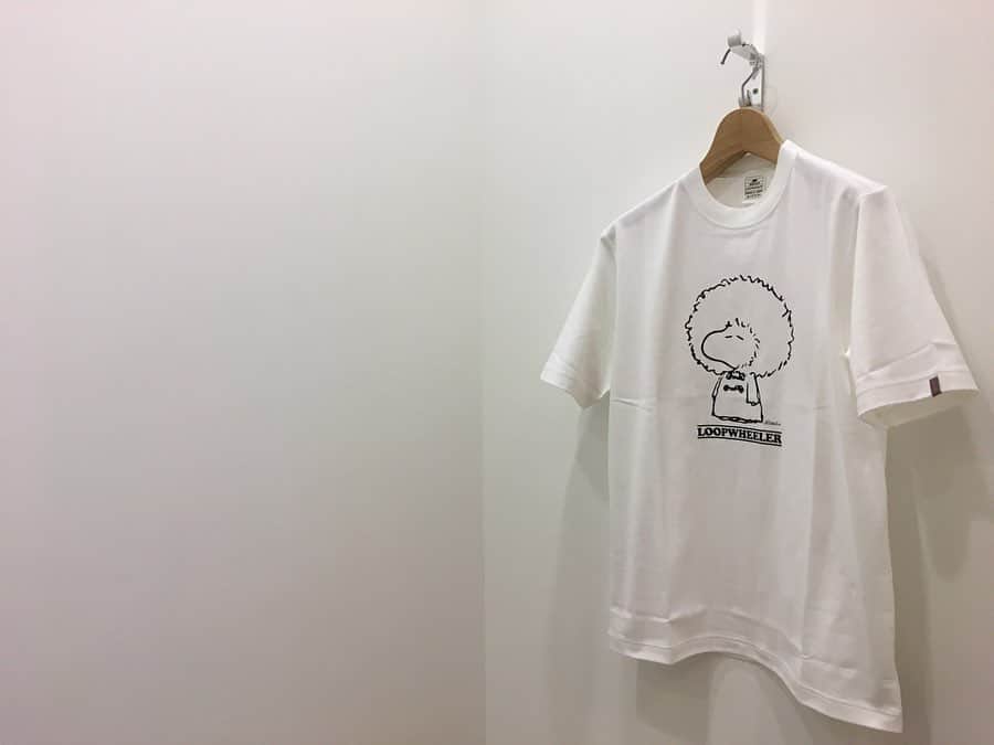 ループウィラーさんのインスタグラム写真 - (ループウィラーInstagram)「「WOODSTOCK Tee」が入荷いたしました！ . ウッドストックのグラフィックをプリントしましたTシャツを本日より販売致します。  カラーはホワイト、マリン、ブラックの3カラーです。 サイズはカラーにもよりますが、XS〜XLの5サイズ、販売価格は9,900円(税込)となります。 ※こちらのアイテムは数に限りがございますので、カラー・サイズ問わずおひとり様1点のみとさせていただきます。 . ループウィラー店舗、スタッフ共、出来る限りの新型コロナウイルス対策をしながらの営業をさせていただいております。 皆さまもご無理のない範囲でお付き合いいただければと思いますのでどうぞよろしくお願いいたします。 本日 11:00-19:30でお待ちしております💁🏻‍♂️ . #ループウィラー #吊り編み #スウェット #定番 #日本製 #ループウィラー大阪 #lw大阪 #和歌山 #大阪 #南船場 #時尚 #옷스타그램 #오사카  #loopwheeler #tsuriami #sweat #sweatshirts#madeinjapan #lwosaka #japan #wakayama#osaka #minamisenba #wear #fashion」3月20日 11時41分 - loopwheelerosaka