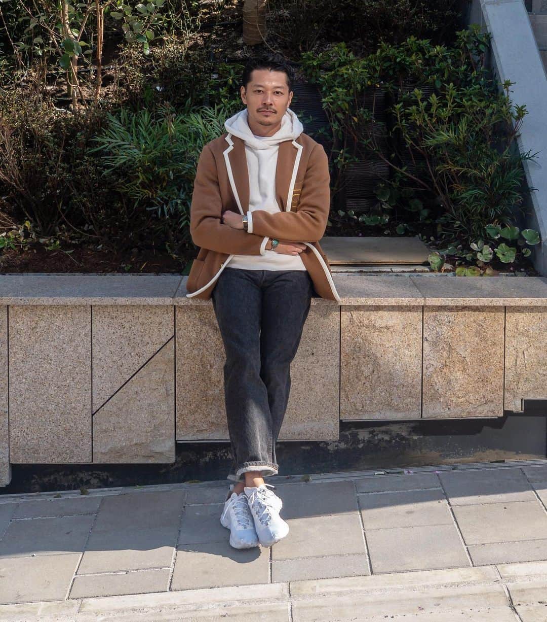 高田朋佳のインスタグラム：「“casual style...” ———————————————————————— #backtojapan #casualstyle #newcolonialstyle #jetset #singapore #luxuryresort #colonyclothing #singaporelife #singaporestyle  #lifestyle #fashion #mensfashion」