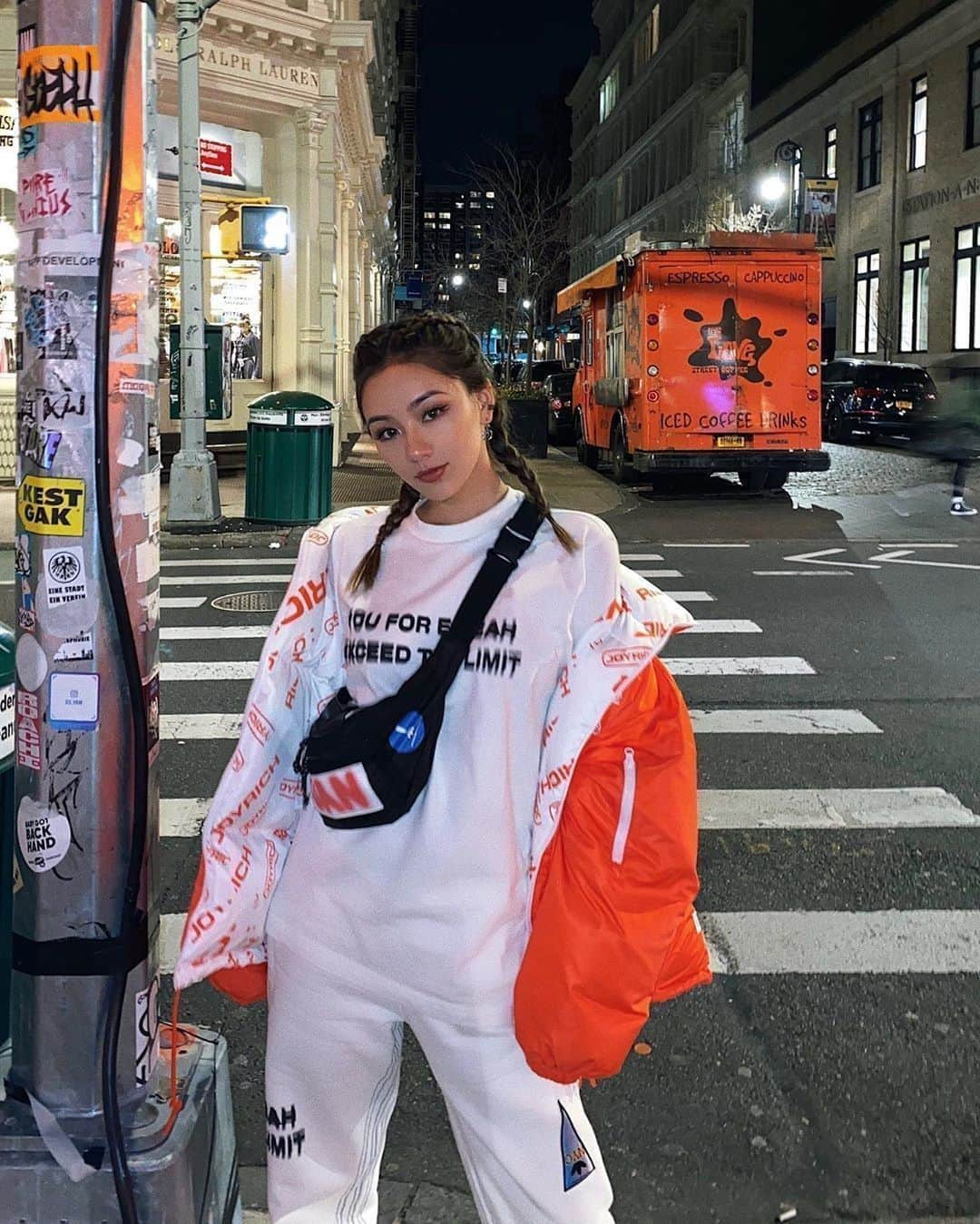 ジョイリッチさんのインスタグラム写真 - (ジョイリッチInstagram)「pictured: social distancing in our sold out melrose puffer」3月20日 12時01分 - joyrichla