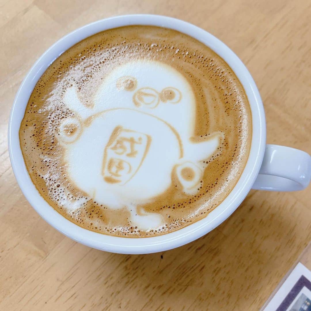 椿隆之のインスタグラム：「たまには  オシャレ　にね！  #カプチーノ　#cappuccino #easylifecafe #narita #cafe #ラテアート　#うなりくん　 #ゆるキャラ　#chiba #art  #car」