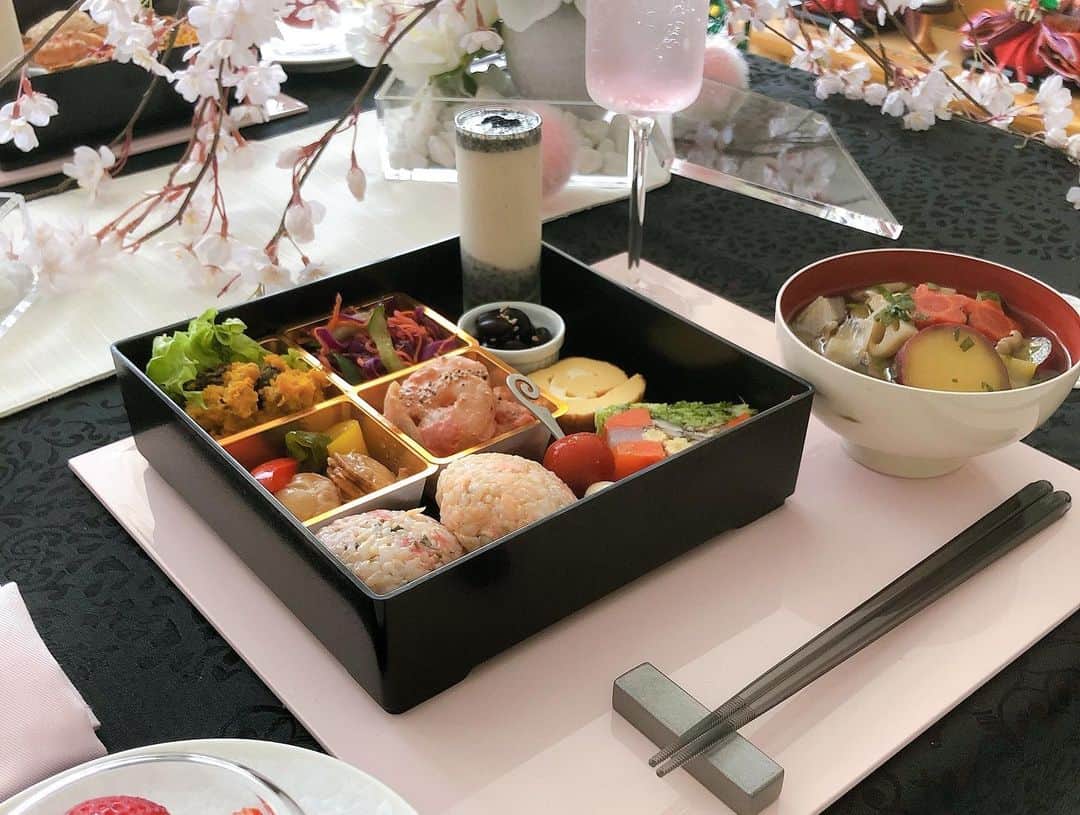 越野矢素子さんのインスタグラム写真 - (越野矢素子Instagram)「ゆずか先生の春のテーブルコーディネートレッスンに行って来ました💕 ゆずか先生は本当に、良くお勉強されていて知識が豊富で今回は食育を学ばせて頂きました。 @yuzuka_tablecoordinate」3月20日 12時06分 - loversyaso