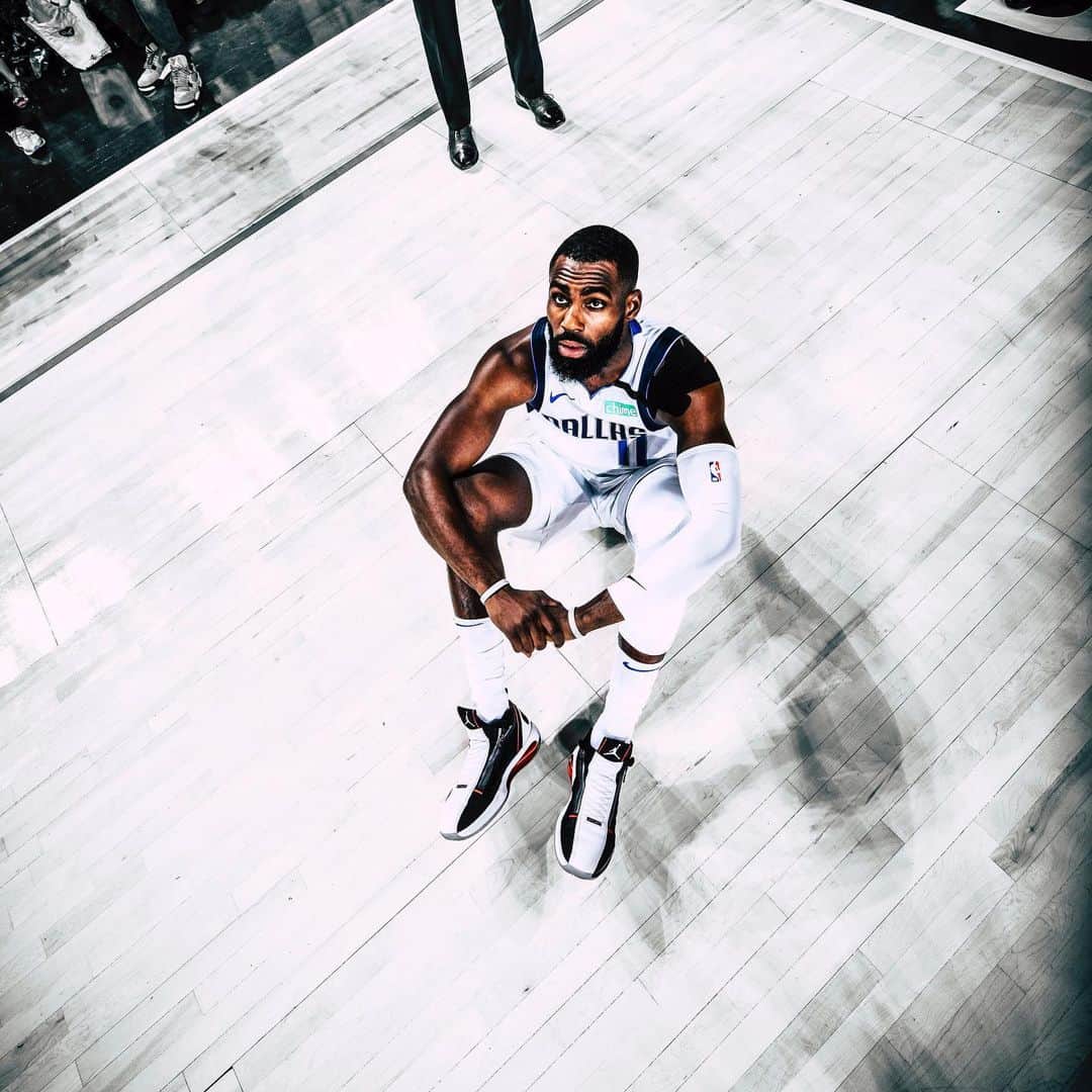 ティム・ハーダウェイ・ジュニアのインスタグラム：「🙏🏾🏀」