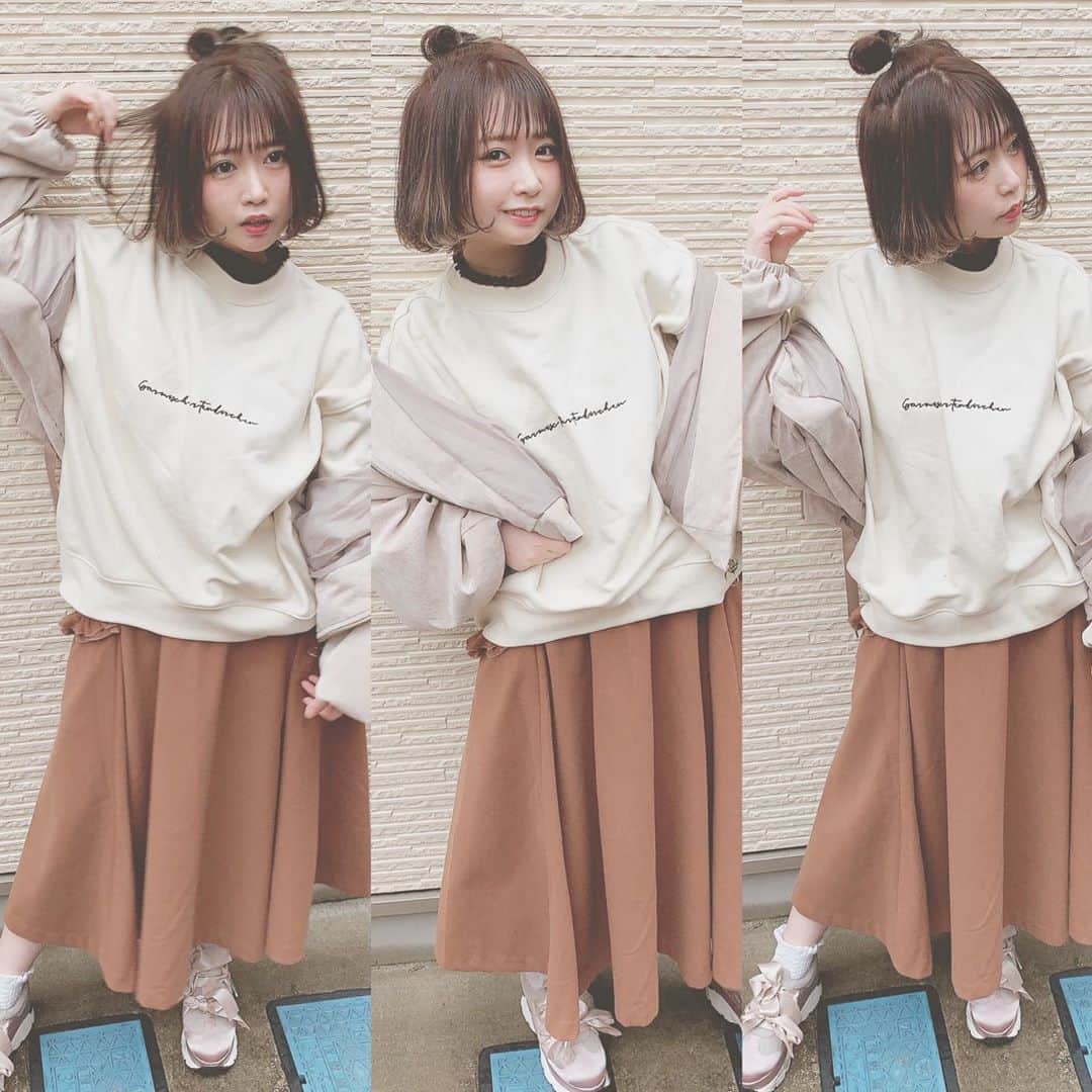 のインスタグラム：「1番左どこみてんだ イメチェンしてから最近こういう格好してるけどそろそろ元に戻りたい気持ちになってきている( ˘ω˘ )」