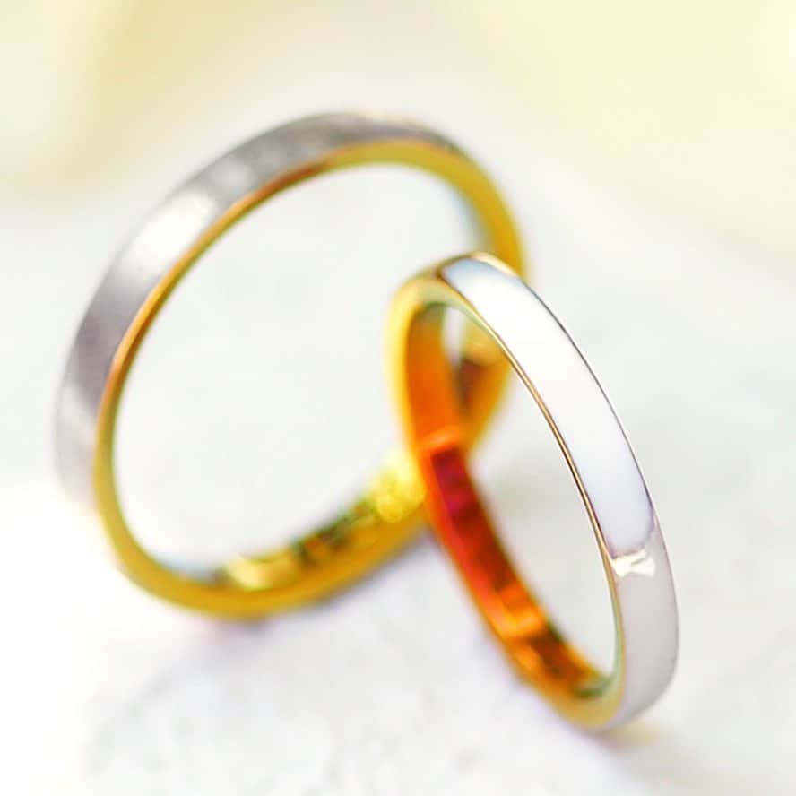 SORA ≪SORA表参道の公式アカウント≫さんのインスタグラム写真 - (SORA ≪SORA表参道の公式アカウント≫Instagram)「着け心地を追求したシンプルなデザイン＊* 指輪の外側から内側にかけて斜めに角度をつけることで、着けたときに指の隙間からチラッと色が見えるところがポイントです。 . ぜひ『#結婚指輪sora 』のハッシュタグで SORAの写真を投稿してくださいね！ こちらのアカウントでリグラムさせていただきます♪ . #結婚指輪 #婚約指輪 #表参道 #金属アレルギー #金属アレルギー対応 #レアメタル #鍛造 #手作り #手作り指輪 #マリッジリング #エンゲージリング #ブライダル #ウェディング #プレ花嫁 #クリエィティブ #bridal #wedding #jewelry #creative #design #japaneseart #madeinjapan #2020春婚 #2020夏婚 #2020wedding」3月20日 12時42分 - sora_omotesando