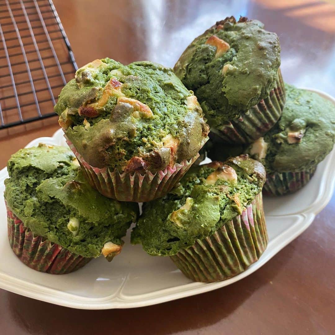 のインスタグラム：「抹茶とホワイトチョコのマフィン🧁」