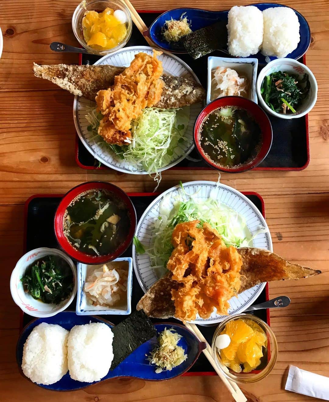 Li Tian の雑貨屋さんのインスタグラム写真 - (Li Tian の雑貨屋Instagram)「Times when u can’t fly anywhere and can only drool at old travel photos 🤤 But TGIF~ keep calm and eat more fried food  This little hut is the perfect lunch spot if you are looking for tasty, filling Japanese home style food that doesn’t break your wallet. Just look at the portion! Two huge rice balls 🍙 The last pic was a homemade dessert of castella sandwiched with frozen whipped cream • • • #dairycreameatsjp #japan #japanese #shikoku #四国 #四国グルメ #igersjp #retrip_gourmet #japan #yummy #igfood  #foodporn  #instafood #vscofood  #bonappeti #delicious #shodoshima #sgfoodies #roadtrip #musttry  #sgtravel #sgtraveller」3月20日 13時38分 - dairyandcream