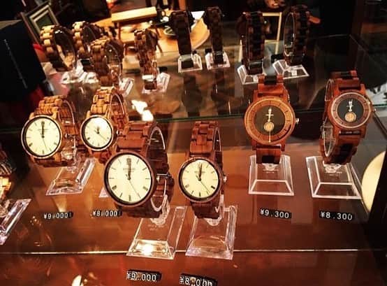 EINBAND -アインバンド-さんのインスタグラム写真 - (EINBAND -アインバンド-Instagram)「【新規お取扱い店舗様のお知らせ】 . 大分県別府市にある『ALL ONE』様で当店の腕時計をお取り扱い頂いております。 . 是非お越し下さいませ。 . @allone_brand.antique . #木製腕時計 #EINBAND #木の時計 #木の腕時計 #アインバンド #夫婦 #ペアウォッチ #ウッドウォッチ  #雑貨  #雑貨屋 #温もり #誕生日 #プレゼント #ペア #オシャレ #ペアルック #記念日」3月20日 20時02分 - einband_woodwatch