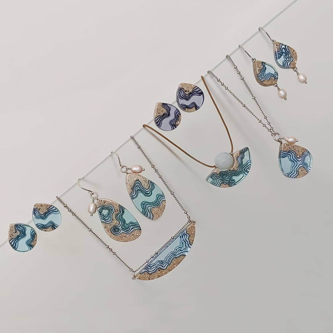 Britta Boeckmannのインスタグラム：「We just launched seven new Aqua designs and added freshwater pearls and Amazonite gemstone.  BoldB.com.au BoldB.etsy.com 🌊🌊🌊 @boldbdesign  We hope you're doing well, keep an eye out for others (especially for vulnerable and the elderly) and keep supporting small business, if you can.  #boldb #jewelry #beach #ocean #jewelrydesign」