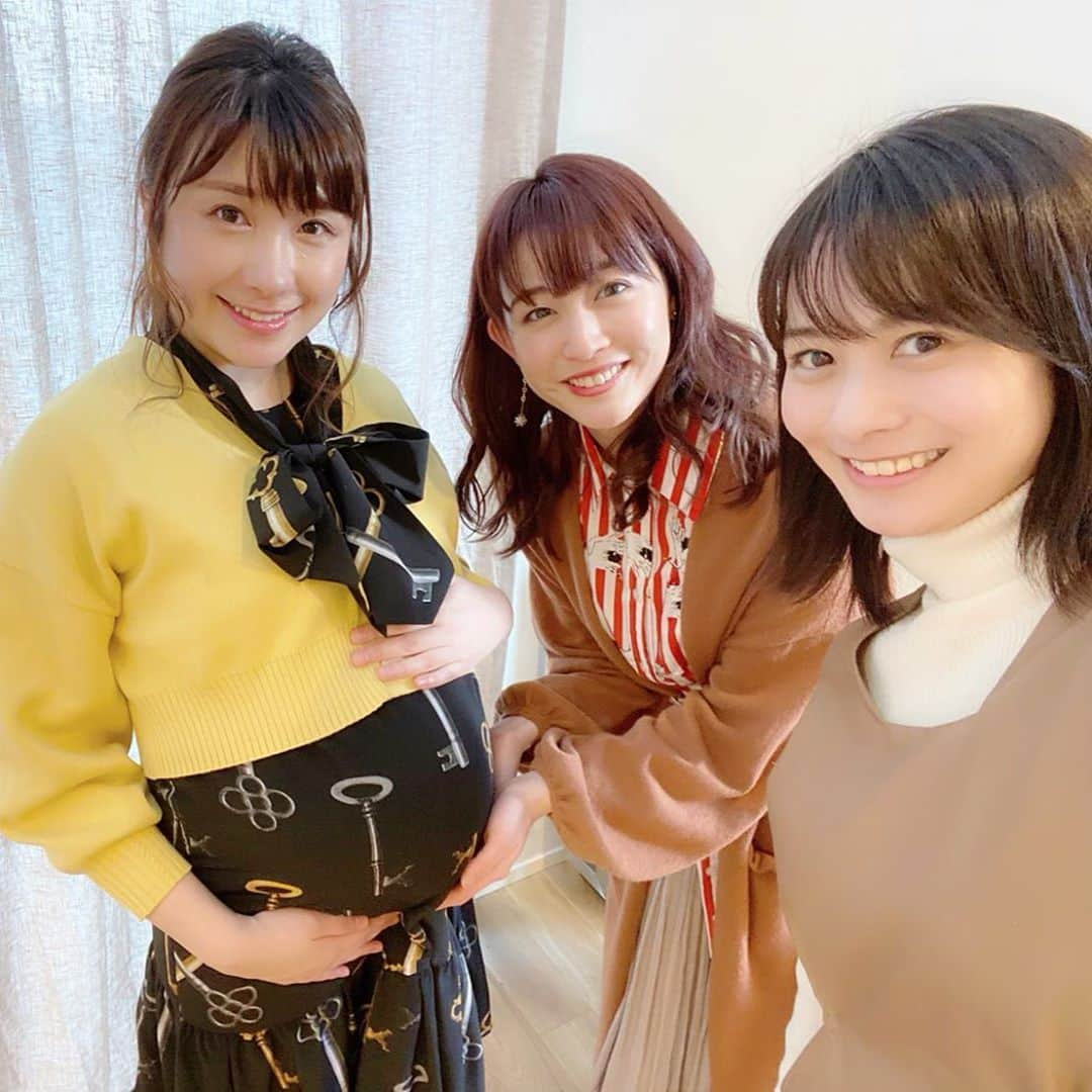 新井恵理那さんのインスタグラム写真 - (新井恵理那Instagram)「ゆりゆりさんと会った♪(高見侑里さんand伊藤友里さん)呼び名は同じ“ゆりさん＂"ゆりちゃん＂なのに、みんなちゃんと通じるところが長年の付き合いゆえなのかも( ＾∀＾) 侑里さんの自宅訪問して手料理を振る舞ってもらう幸せすぎる時間に♪友里さんはもうそろそろお子がうまれるからいろいろ心配になるけど、すっごく楽しみ！！(//∇//) なんでも相談できる大好きな人たち♪ #高見侑里 #伊藤友里 #新井恵理那 #centforce」3月20日 15時00分 - elina_arai