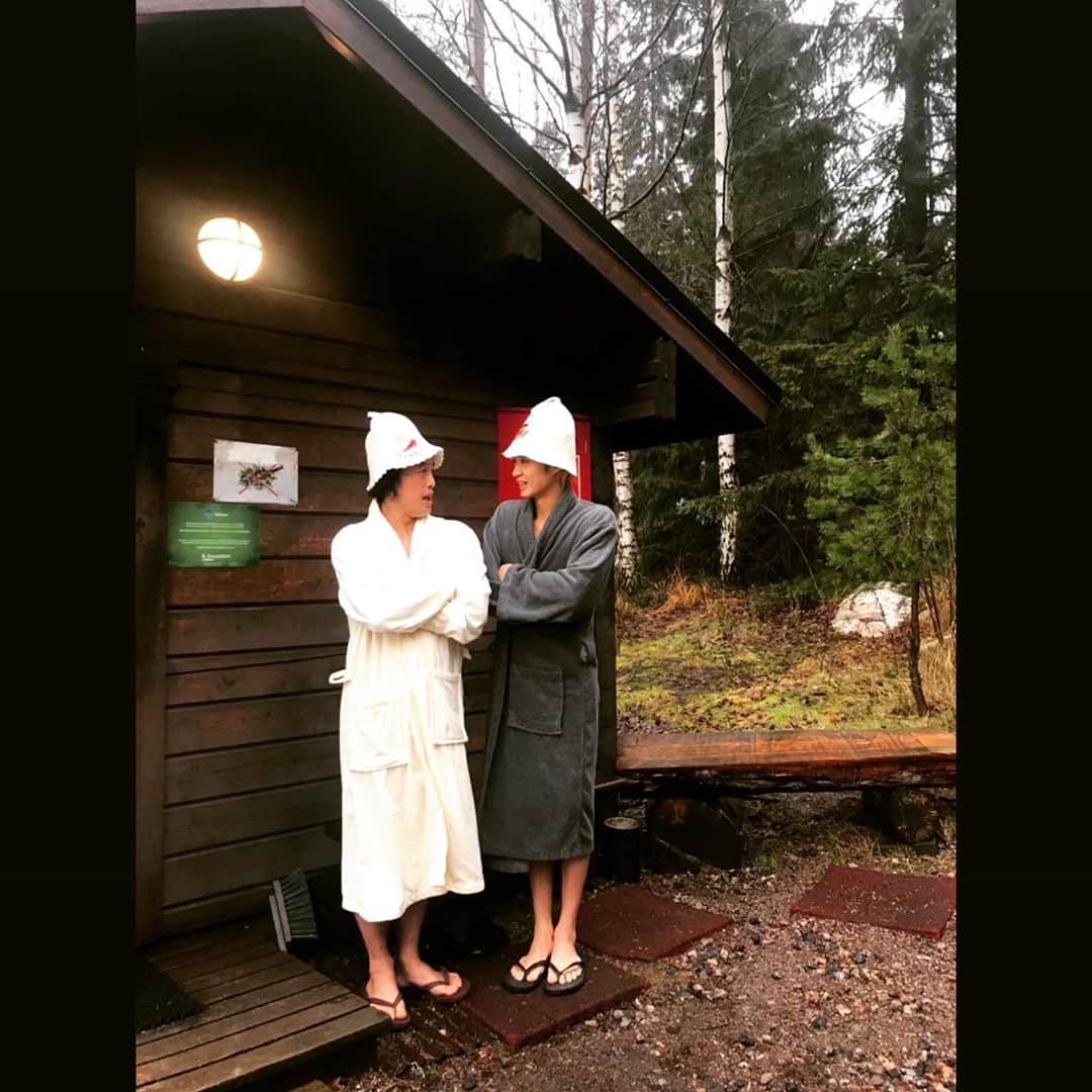 磯村勇斗のインスタグラム：「WOWOW「サウナーーーズ〜磯村勇斗とサウナを愛する男たち〜」 今夜11時30分より放送です！  本場フィンランドのサウナを訪れてますよ🧖‍♀️ 第1話は無料で観れるので、是非!  #WOWOW #サウナーーーズ #やついいちろう　さん #サウナ #フィンランド」
