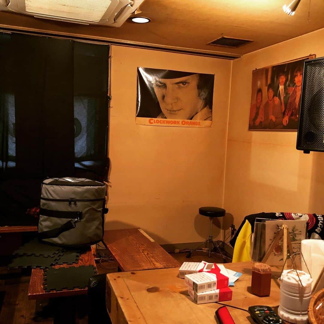 山川のりをのインスタグラム：「今夜は大阪十三　雑葉にて「雑葉のオカンライブ」にギターパンダ登場します。17時/18時、3000円D付。共演はアニーキーアゴーゴー&ハヤト、ユダ。お近くの方々会いにきてアイニージュー！」