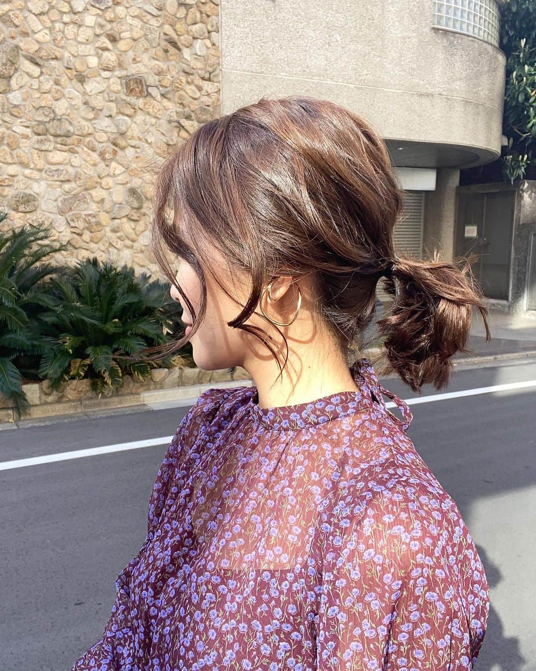 坂元美香さんのインスタグラム写真 - (坂元美香Instagram)「今日は珍しく。 やっとゆる〜く結けるようになった🥳 . 伸ばすか切るかは女子の永遠の悩みですな。 さて、これから女子会！」3月20日 15時26分 - mika_saka