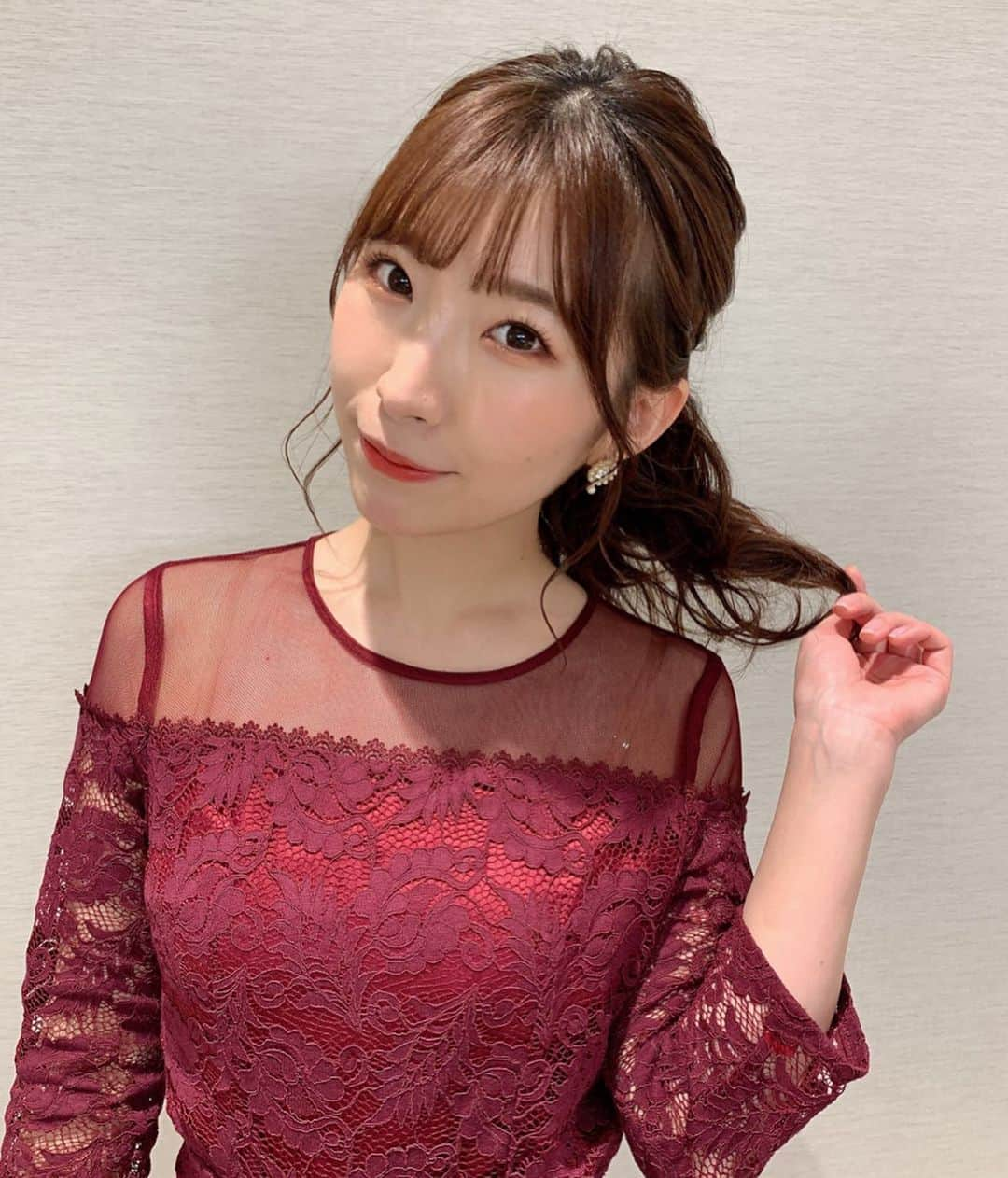 岩佐美咲さんのインスタグラム写真 - (岩佐美咲Instagram)「昨日はテレビ東京「ひるソン！SP」の収録でした🌸﻿ 4月4日13:40〜14:25オンエアです。﻿ ﻿ レギュラーでナレーションを担当させて頂いている番組でもあるので是非チェックしてください🥰！﻿ ﻿ 昨日メイクさんがして下さったヘアアレンジが可愛かった〜…﻿ ﻿ ﻿ ﻿ #テレビ東京 #テレ東 #ひるソン #ひるソンsp #歌番組 #番組 #テレビ #収録 #ヘア #ヘアアレンジ #ヘアメイク #ポニーテール #ポニーテールアレンジ #編み込み #編み込みアレンジ #髪型 #大人かわいい #お呼ばれヘア #tv #hair #hairstyle #hairarrange #singer」3月20日 15時44分 - wasaminnn